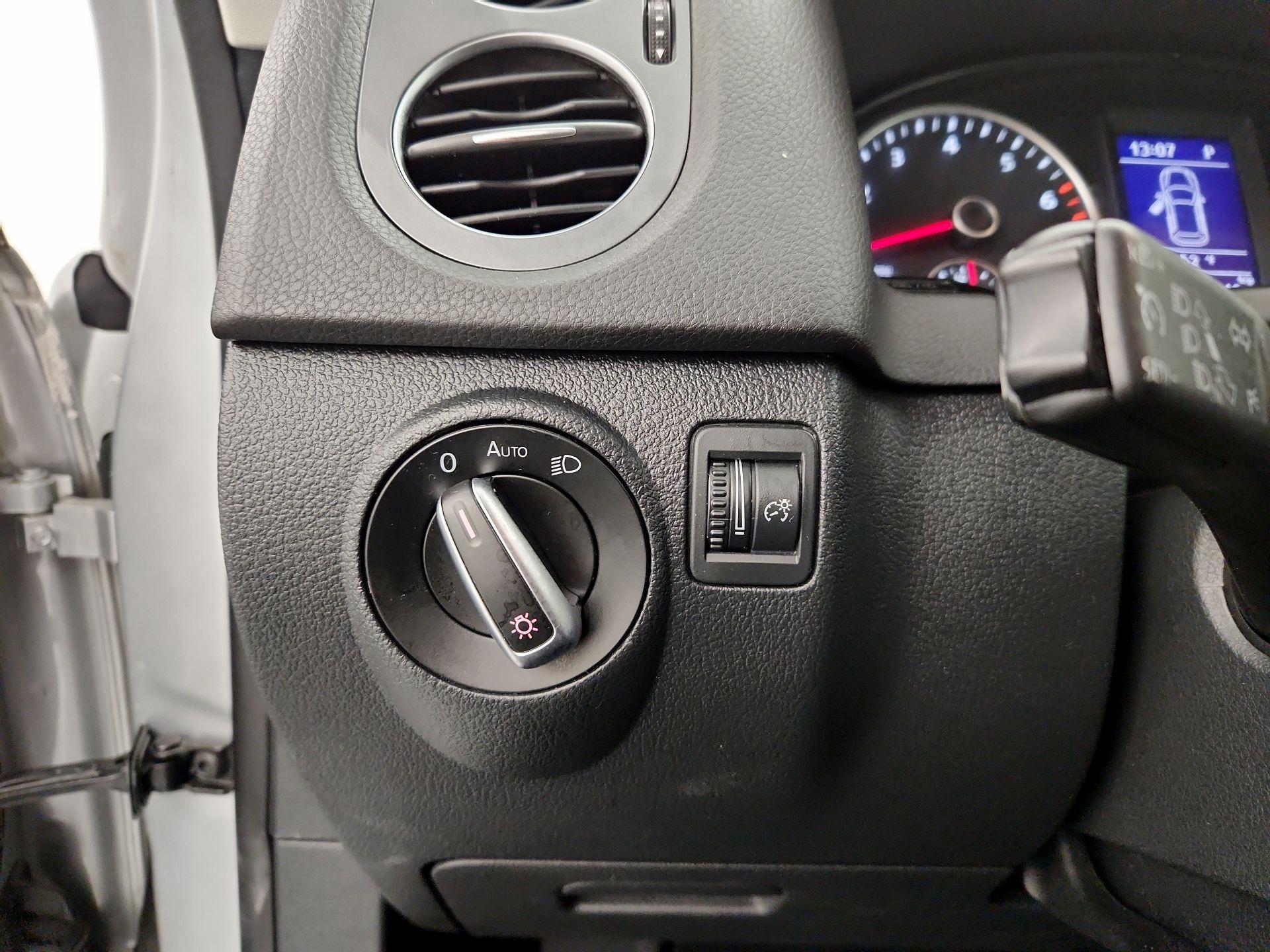 Thumbnail: 2016 Volkswagen Tiguan - 13