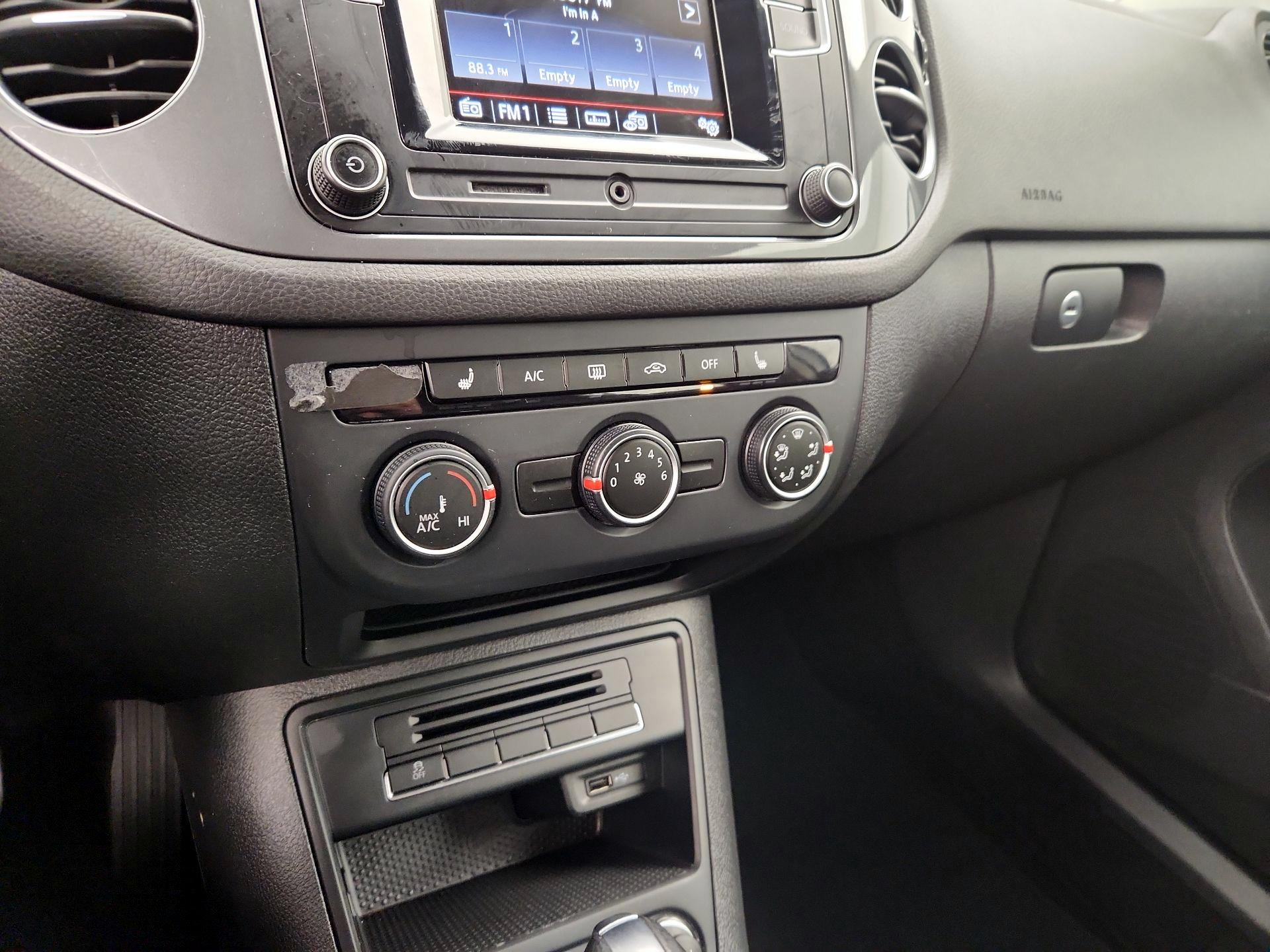 Thumbnail: 2016 Volkswagen Tiguan - 16