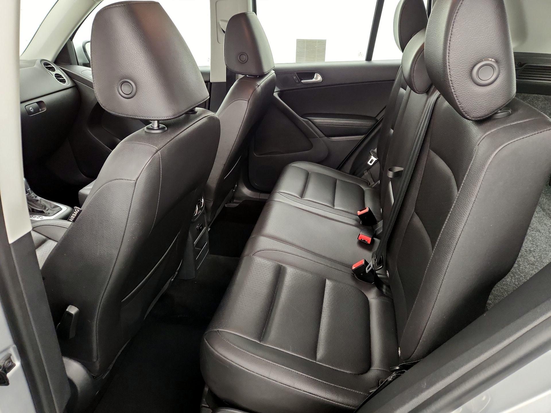 Thumbnail: 2016 Volkswagen Tiguan - 18