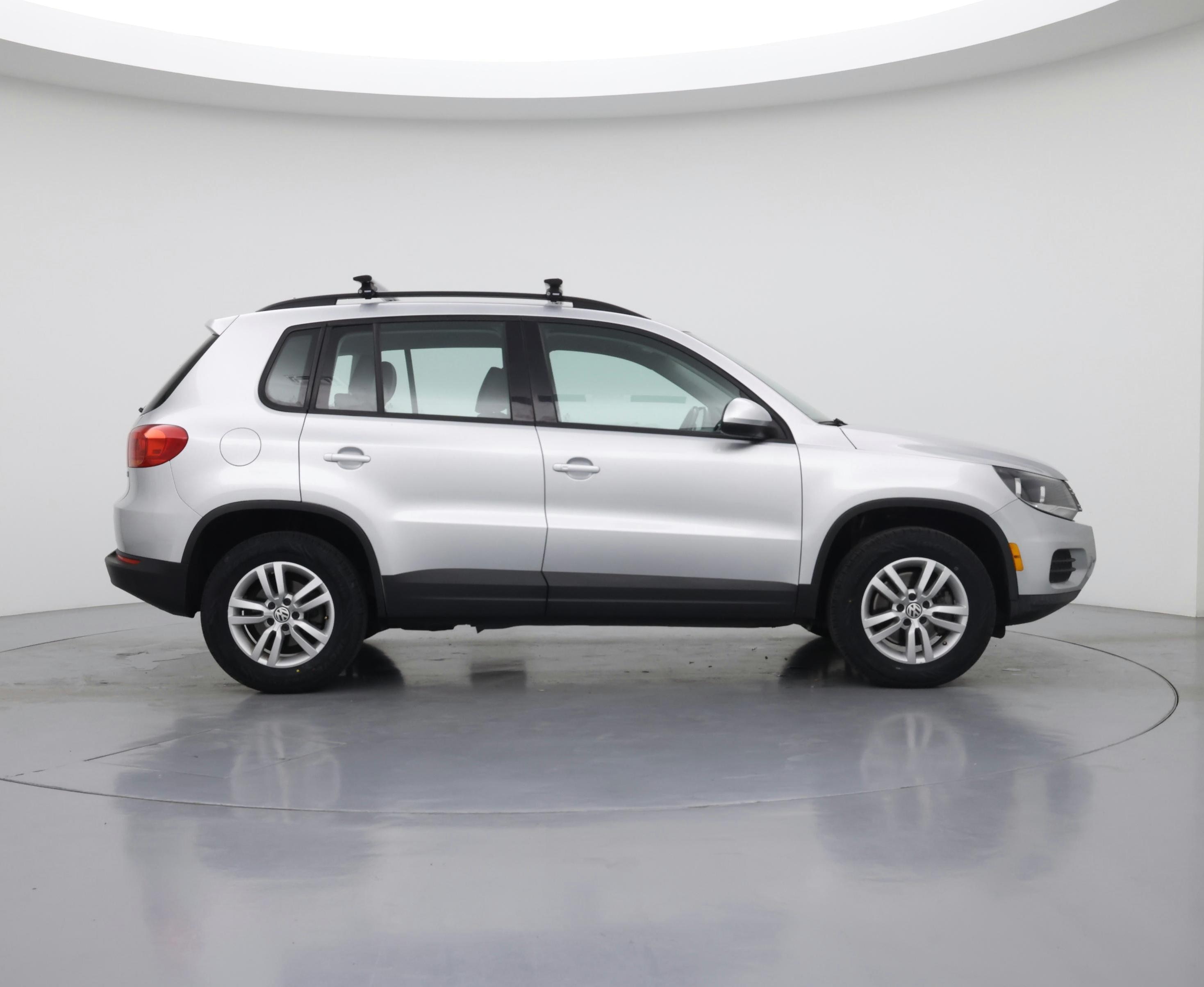 Thumbnail: 2016 Volkswagen Tiguan - 7