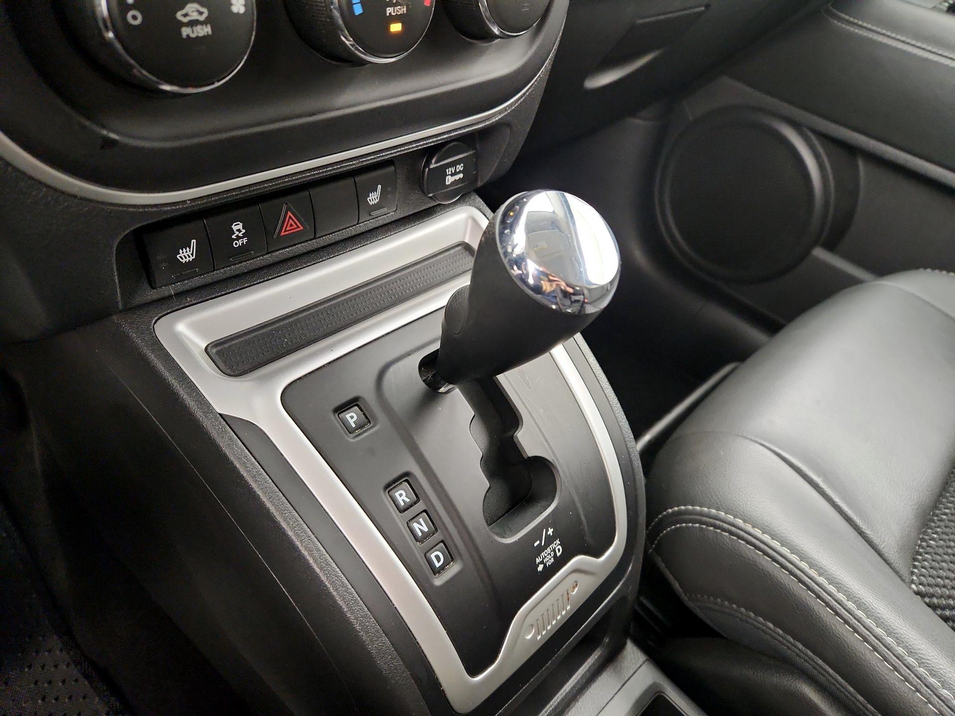 Thumbnail: 2015 Jeep Compass - 15