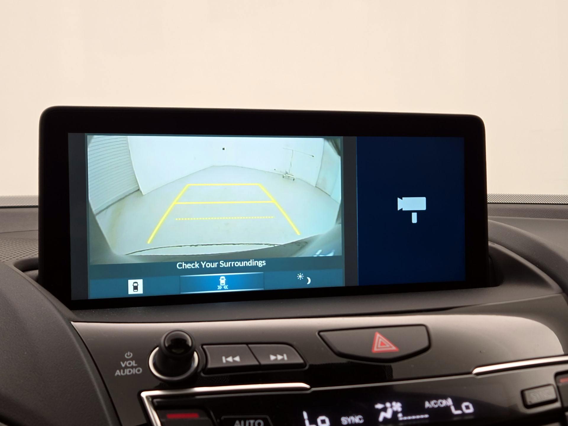 Thumbnail: 2025 Acura RDX - 15