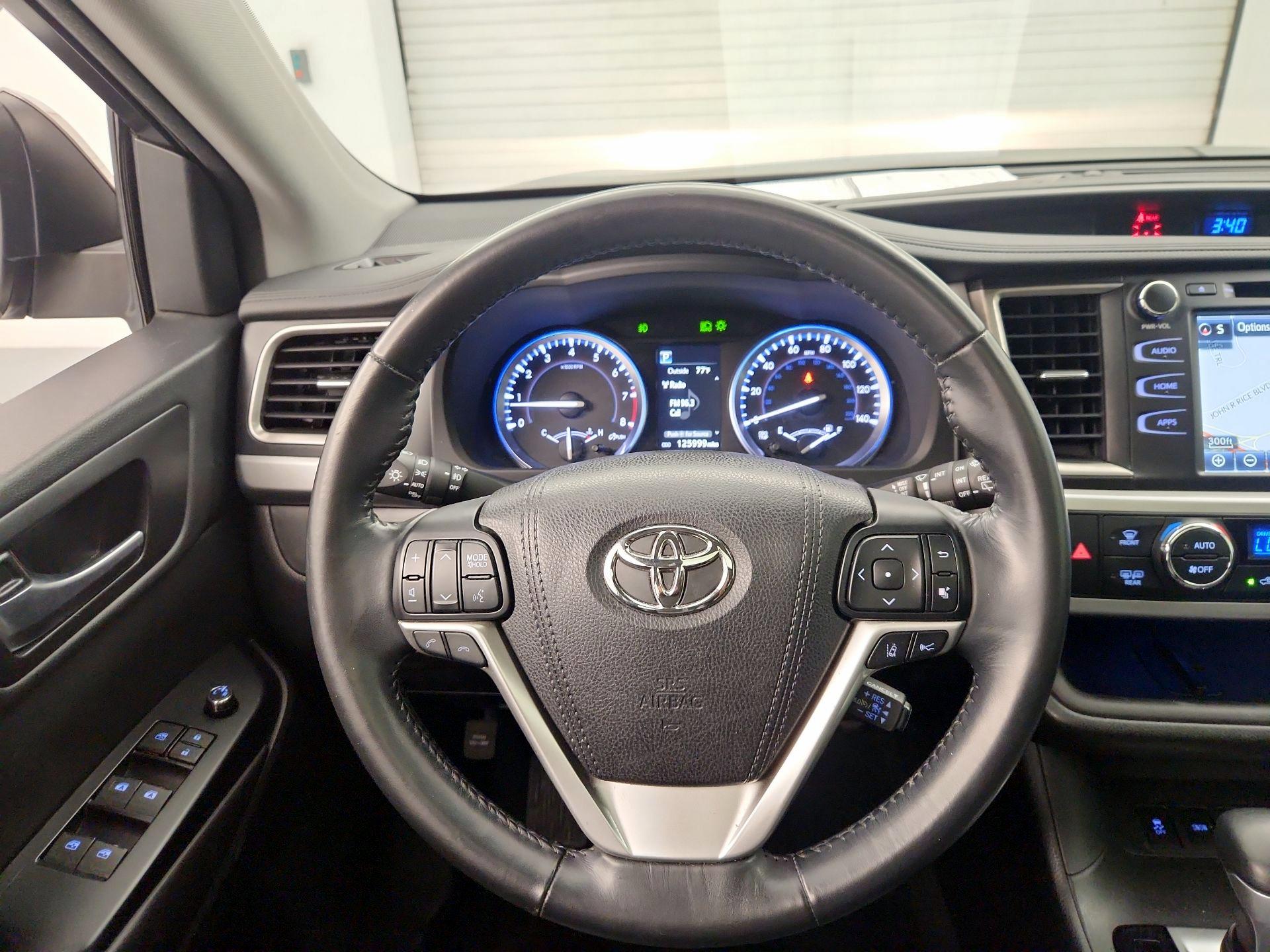 Thumbnail: 2017 Toyota Highlander - 10