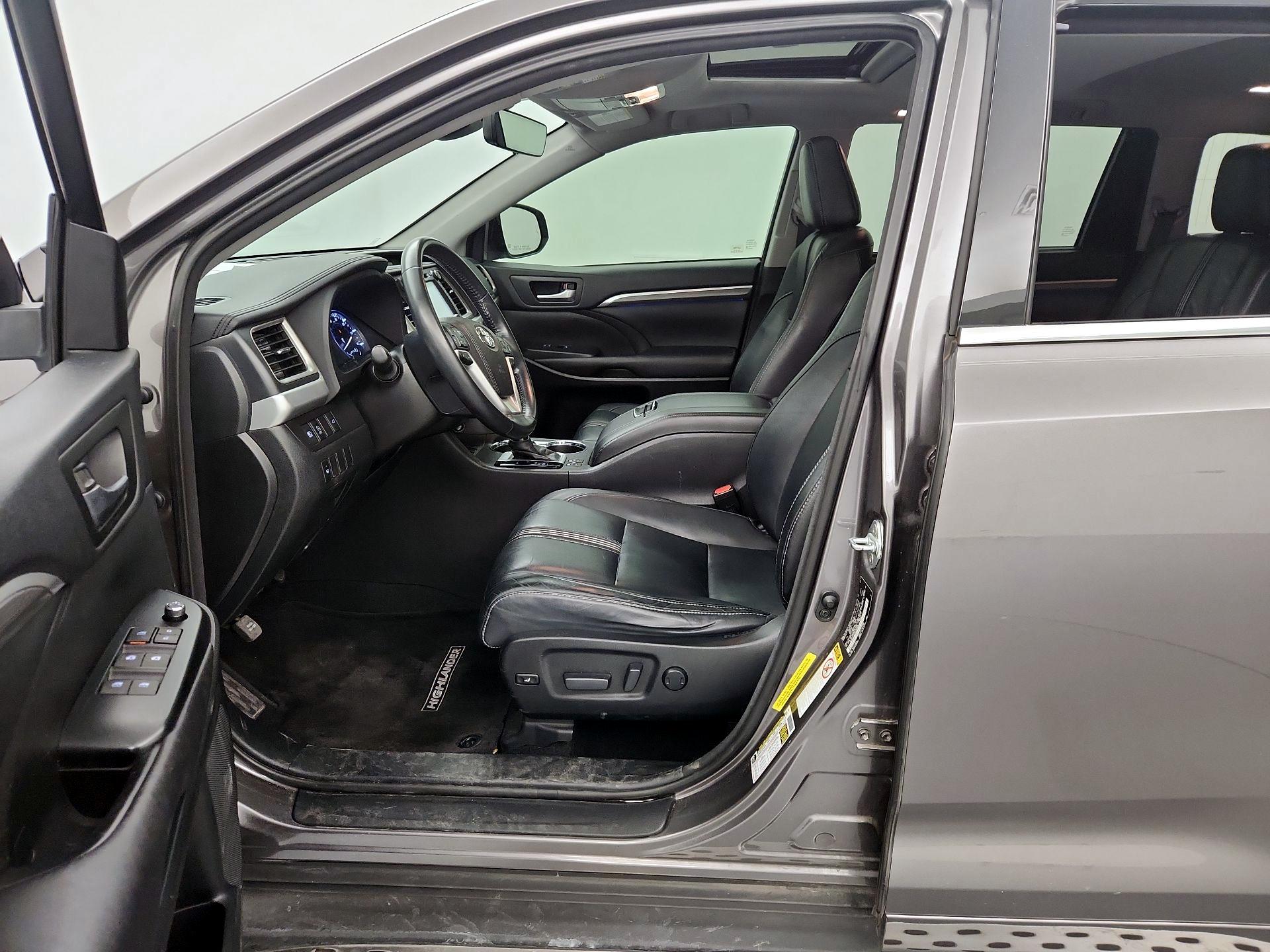 Thumbnail: 2017 Toyota Highlander - 11