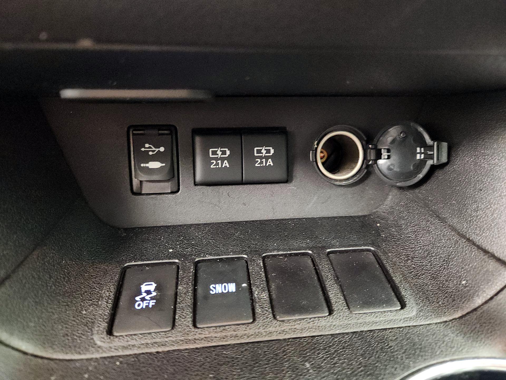 Thumbnail: 2017 Toyota Highlander - 19