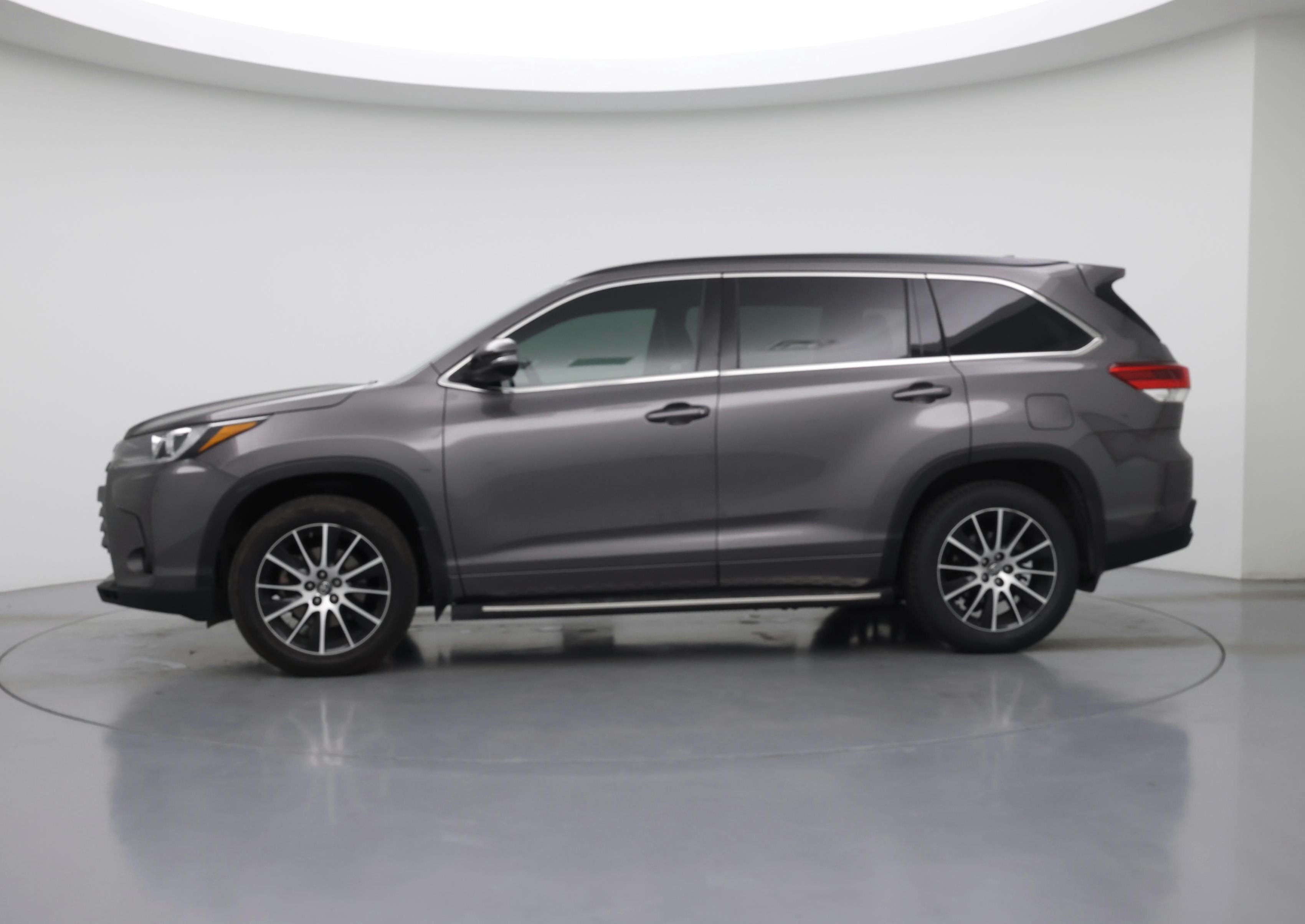 Thumbnail: 2017 Toyota Highlander - 3