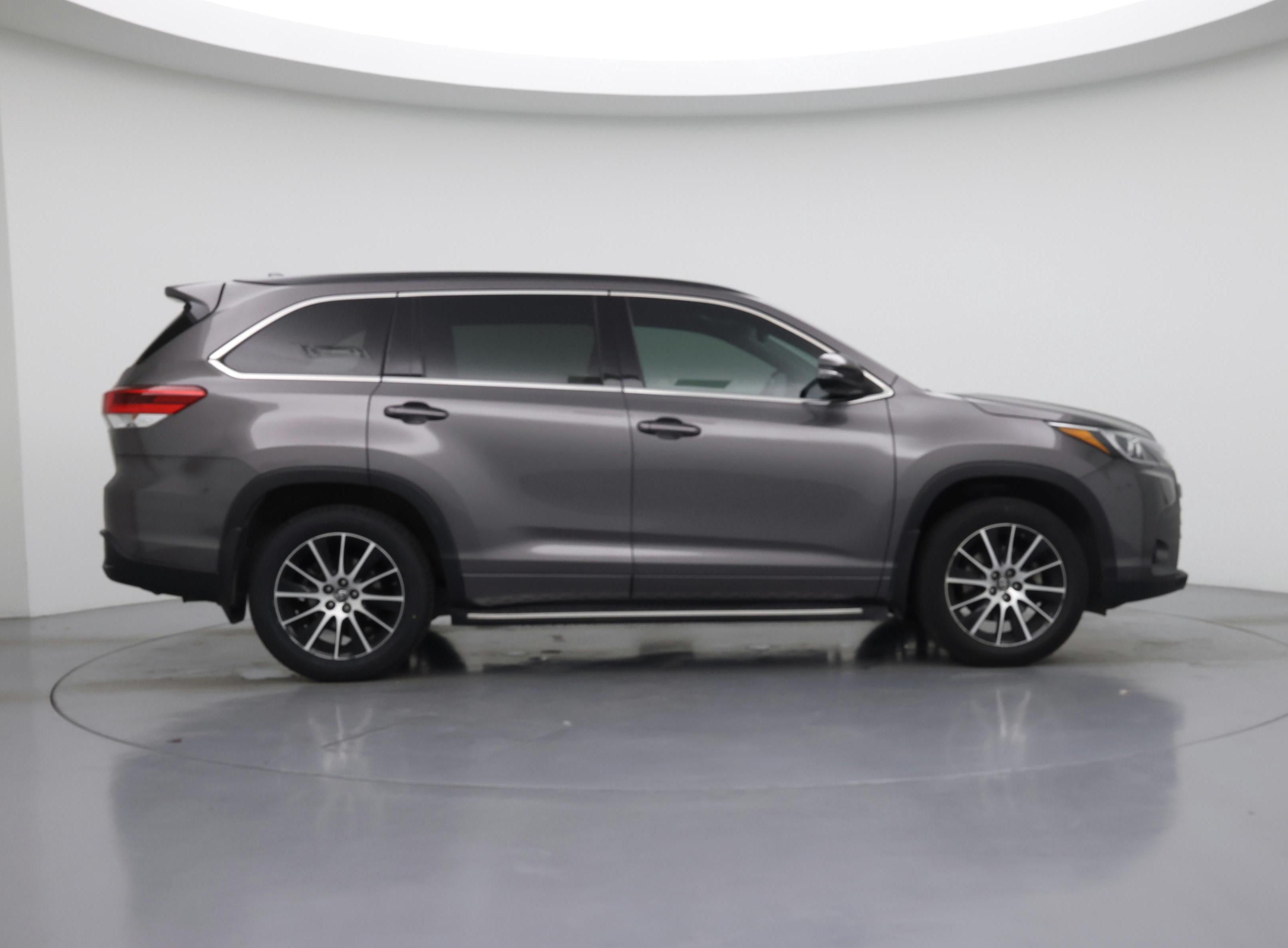 Thumbnail: 2017 Toyota Highlander - 7