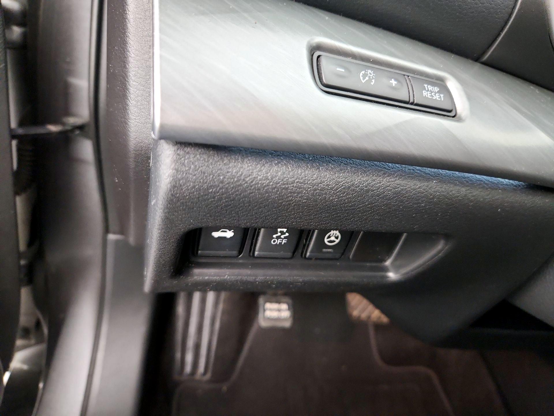 Thumbnail: 2017 Nissan Maxima - 13