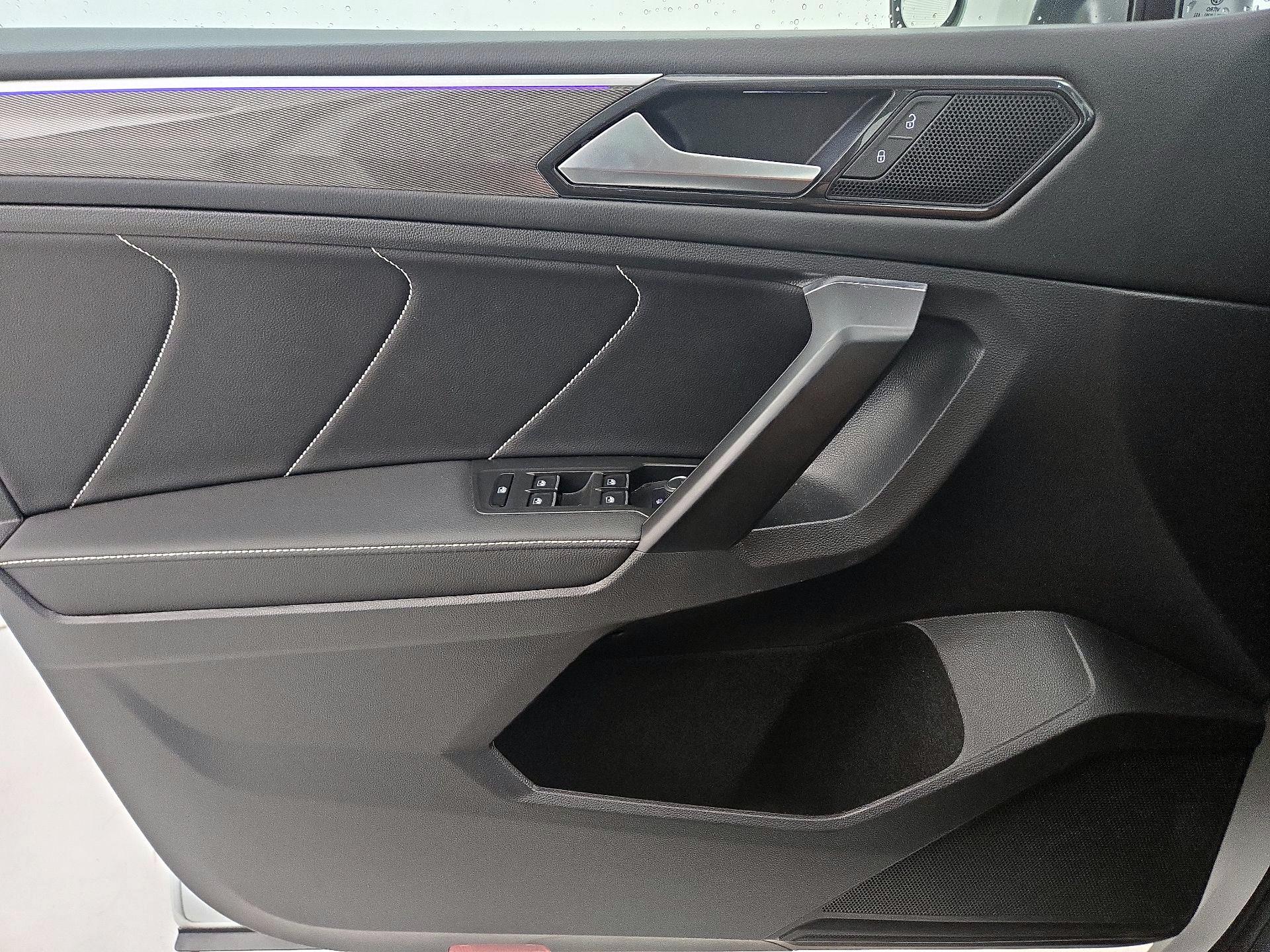 Thumbnail: 2023 Volkswagen Tiguan - 12