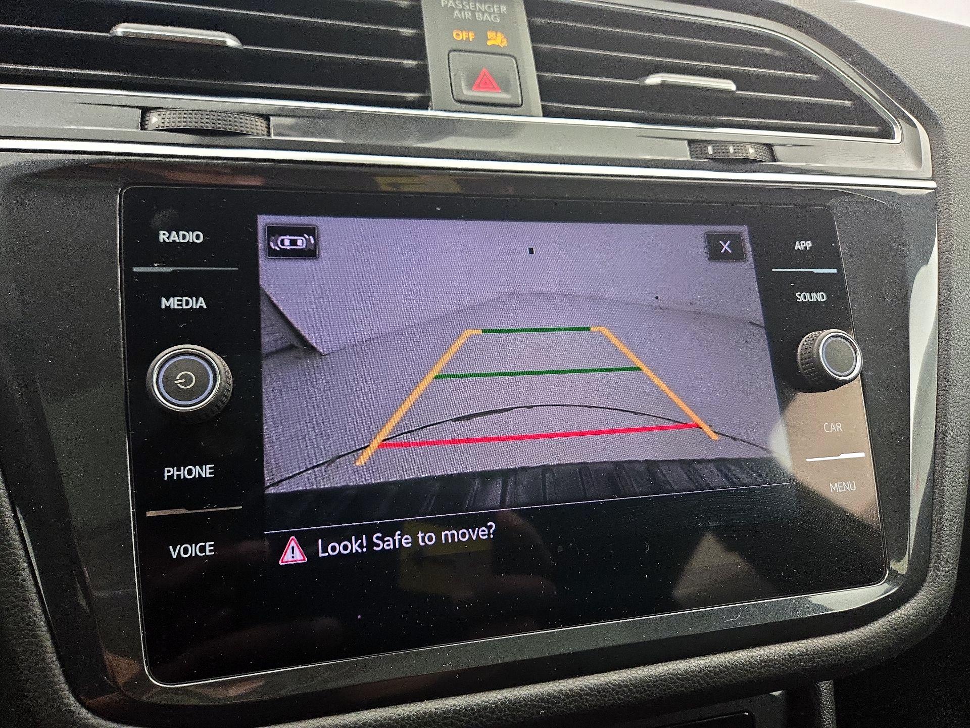 Thumbnail: 2023 Volkswagen Tiguan - 14