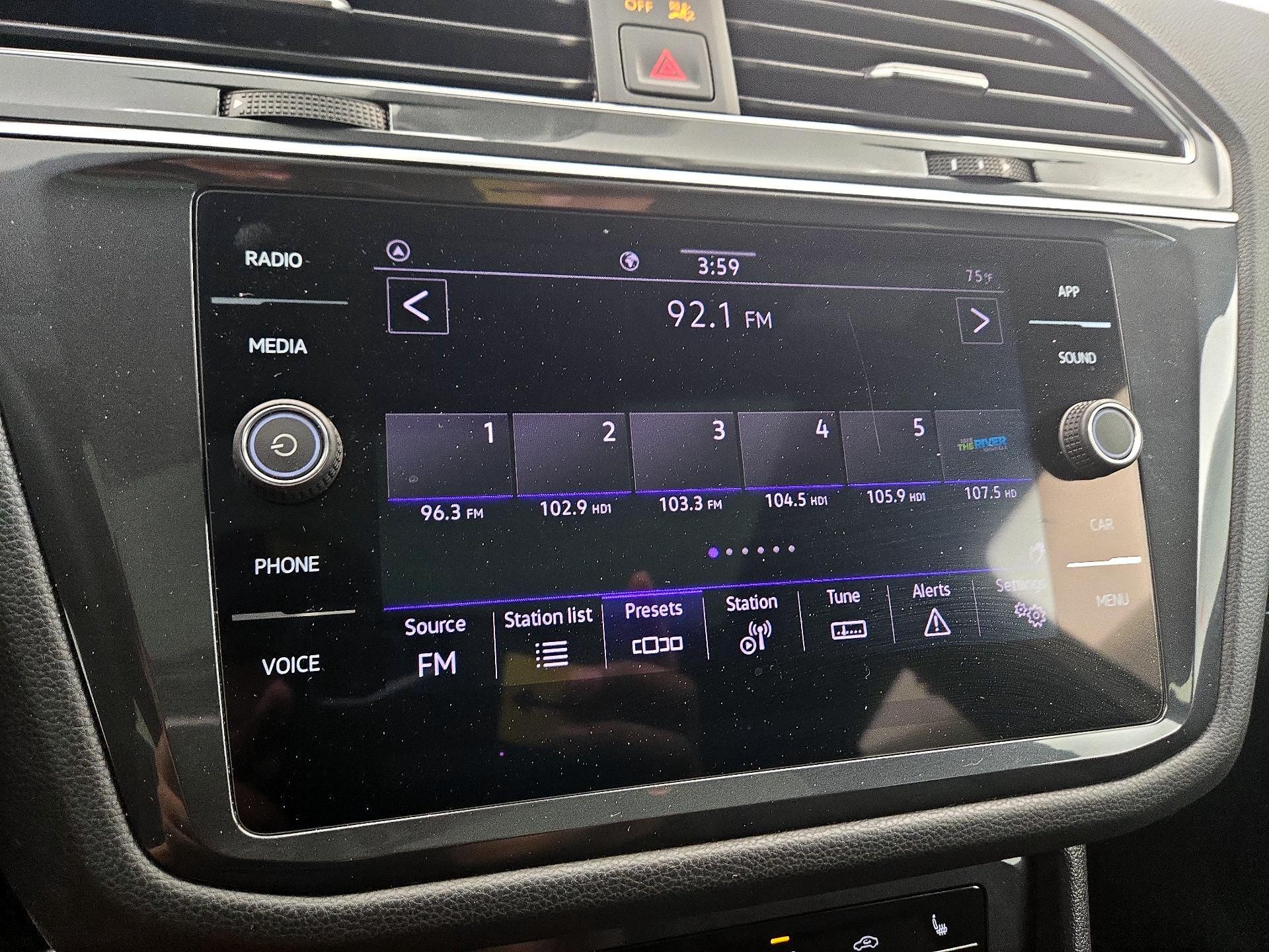 Thumbnail: 2023 Volkswagen Tiguan - 15