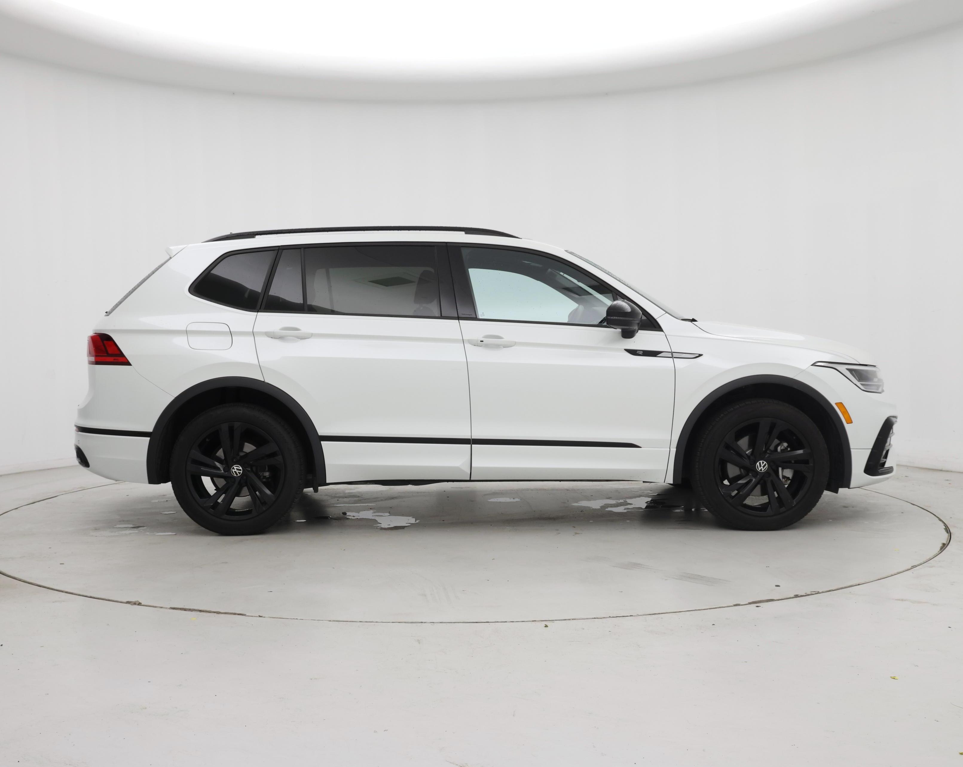 Thumbnail: 2023 Volkswagen Tiguan - 7