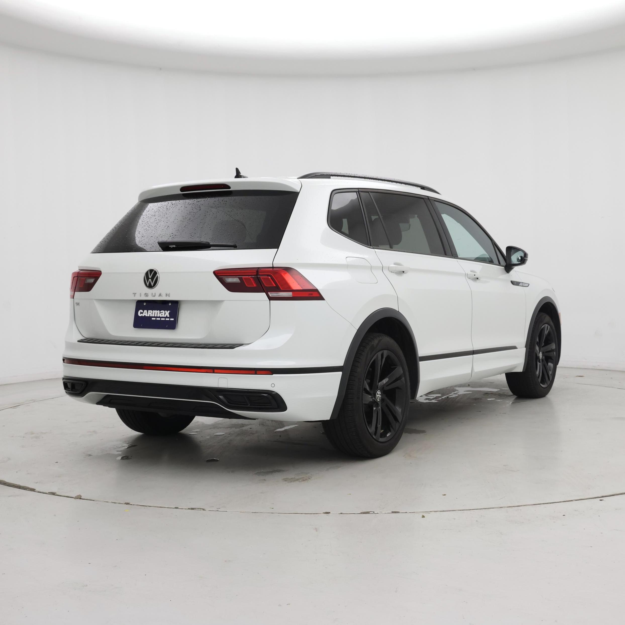 Thumbnail: 2023 Volkswagen Tiguan - 8