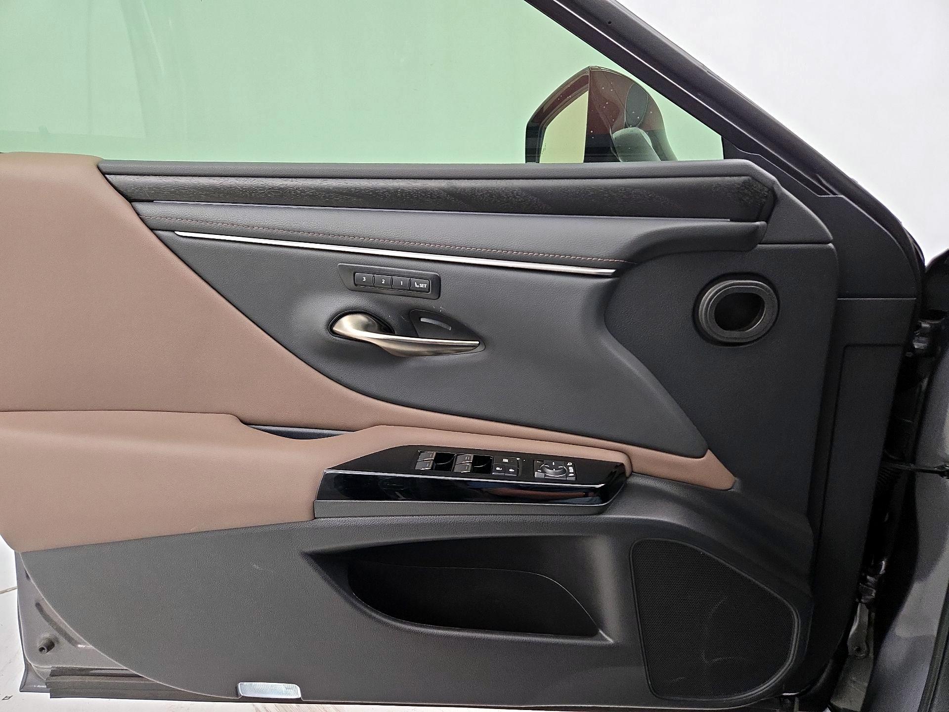 Thumbnail: 2024 Lexus ES - 12