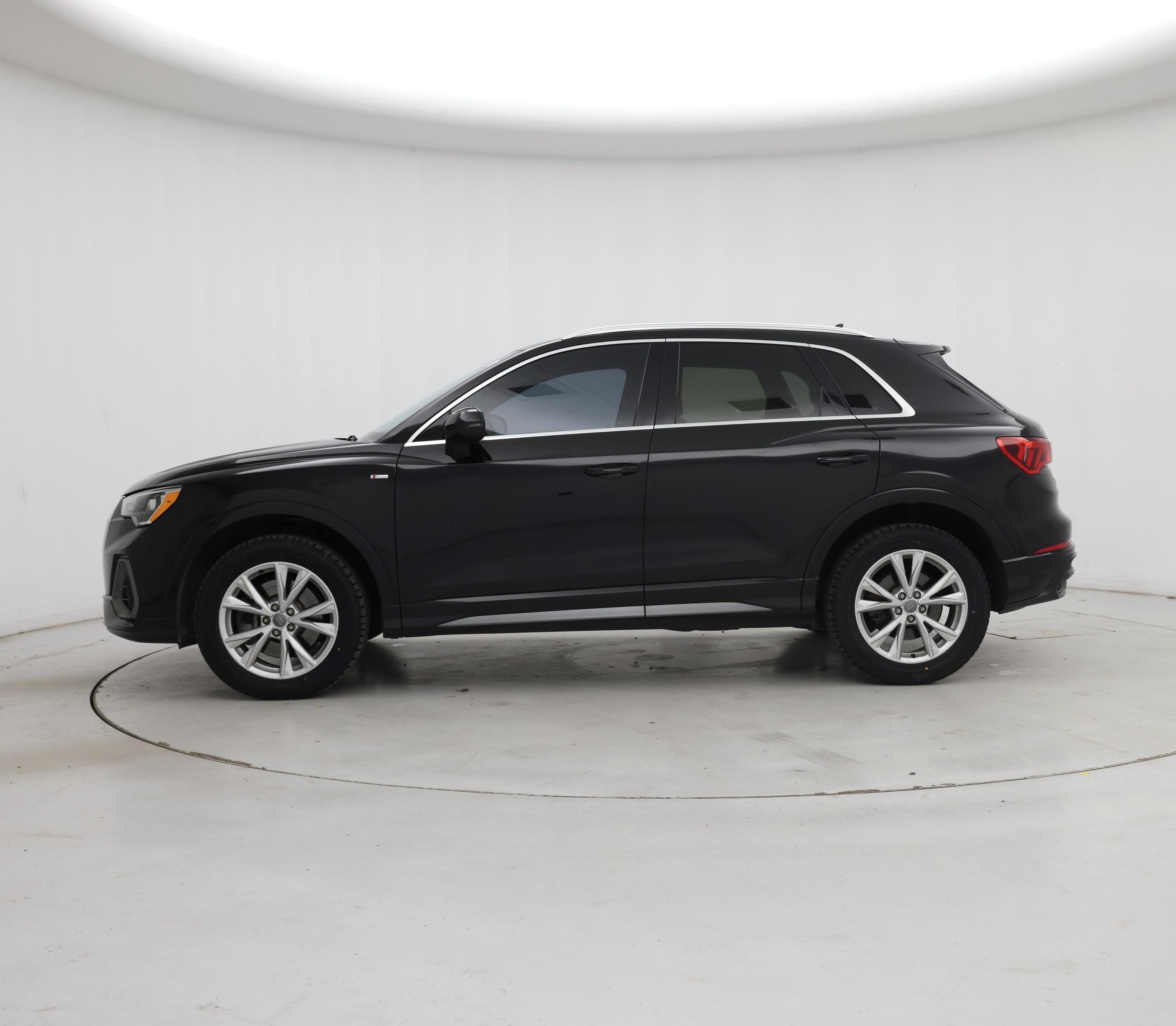 Thumbnail: 2021 Audi Q3 - 3