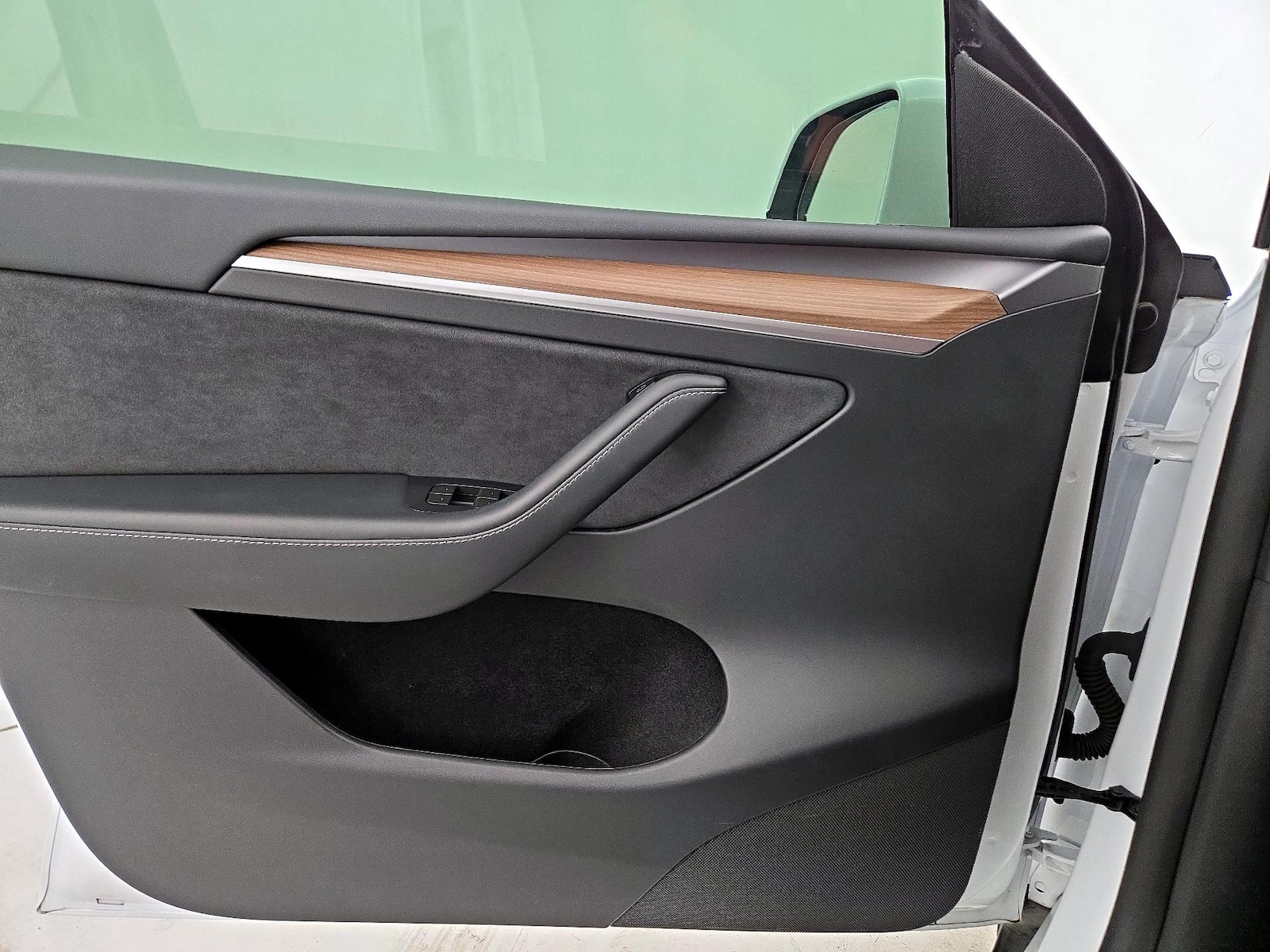 2024 Tesla Model Y Long Range - Photo 13