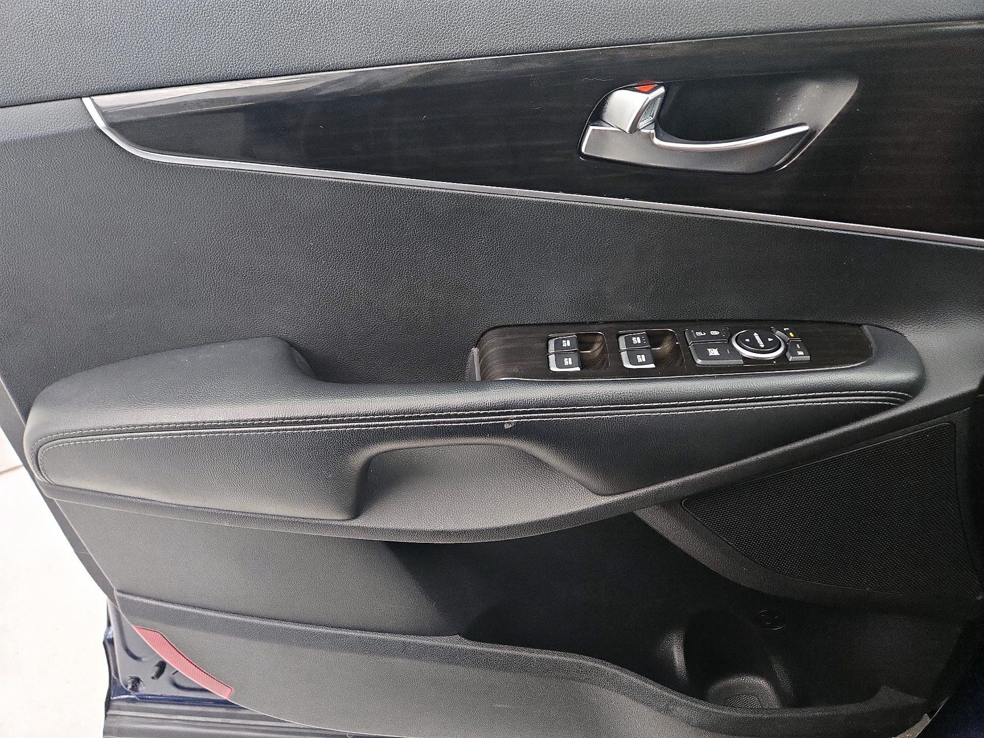 Thumbnail: 2020 Kia Sorento - 12