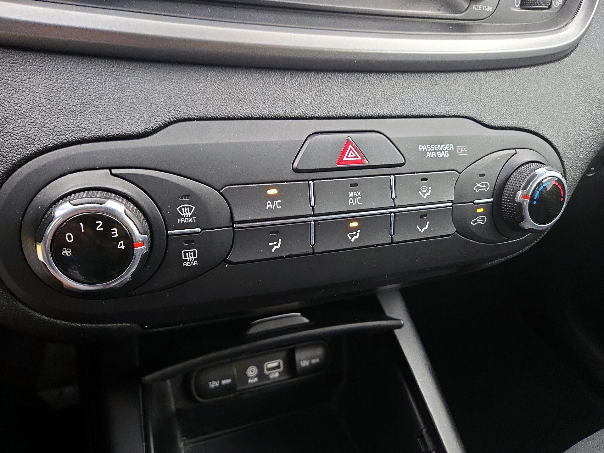 Thumbnail: 2020 Kia Sorento - 16