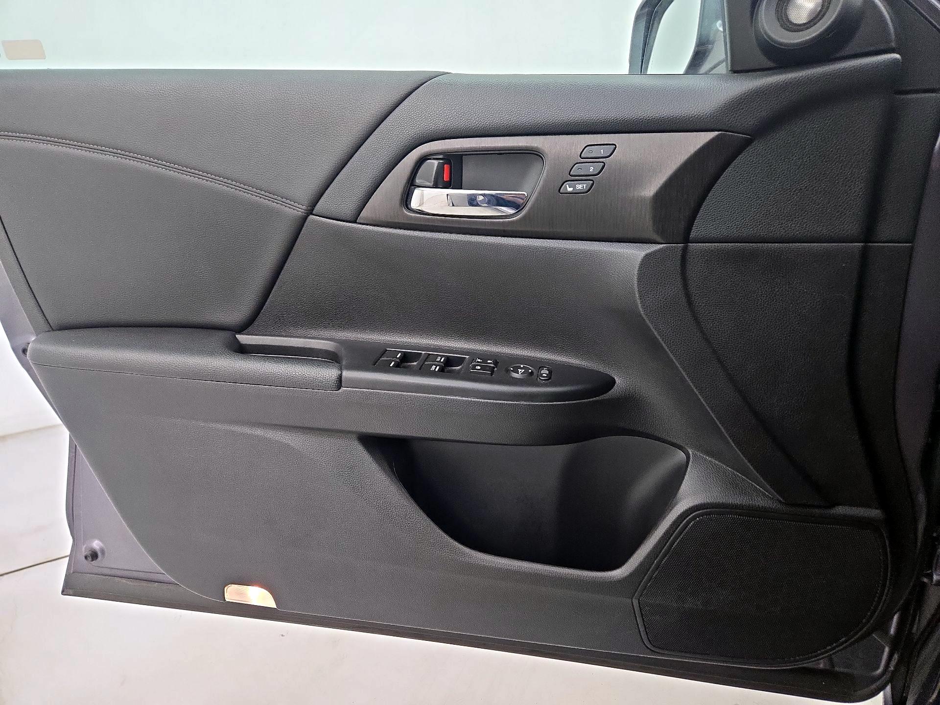 Thumbnail: 2015 Honda Accord - 12