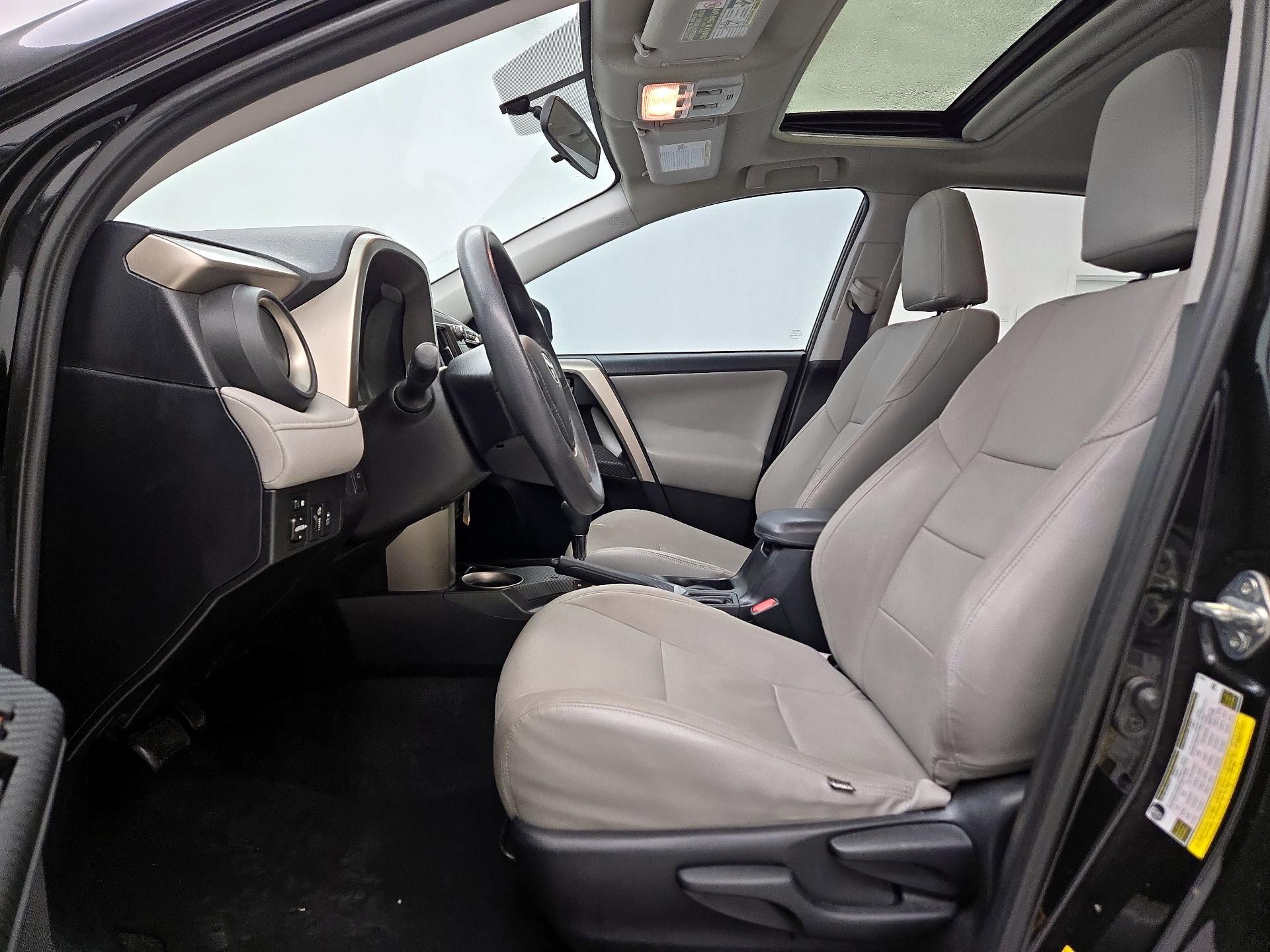 Thumbnail: 2015 Toyota RAV4 - 11