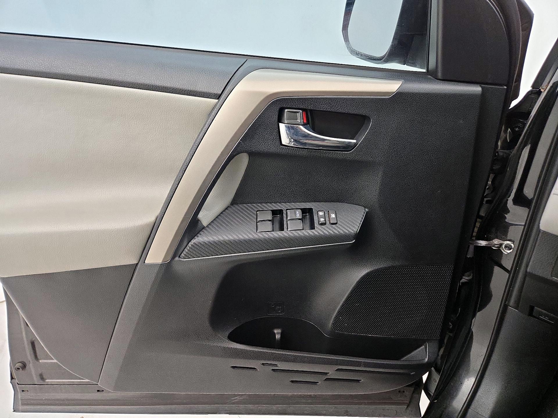 Thumbnail: 2015 Toyota RAV4 - 12