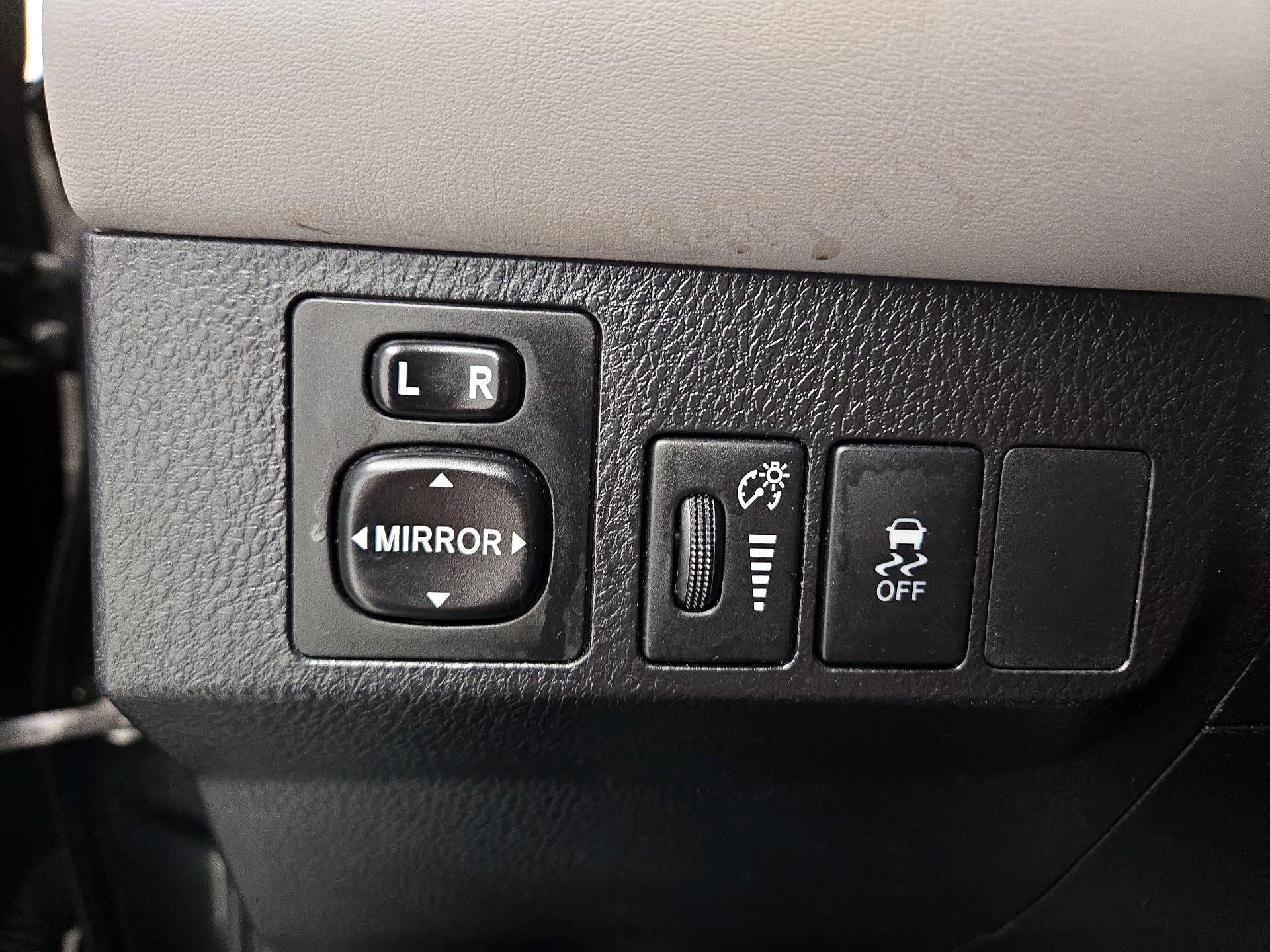 Thumbnail: 2015 Toyota RAV4 - 13