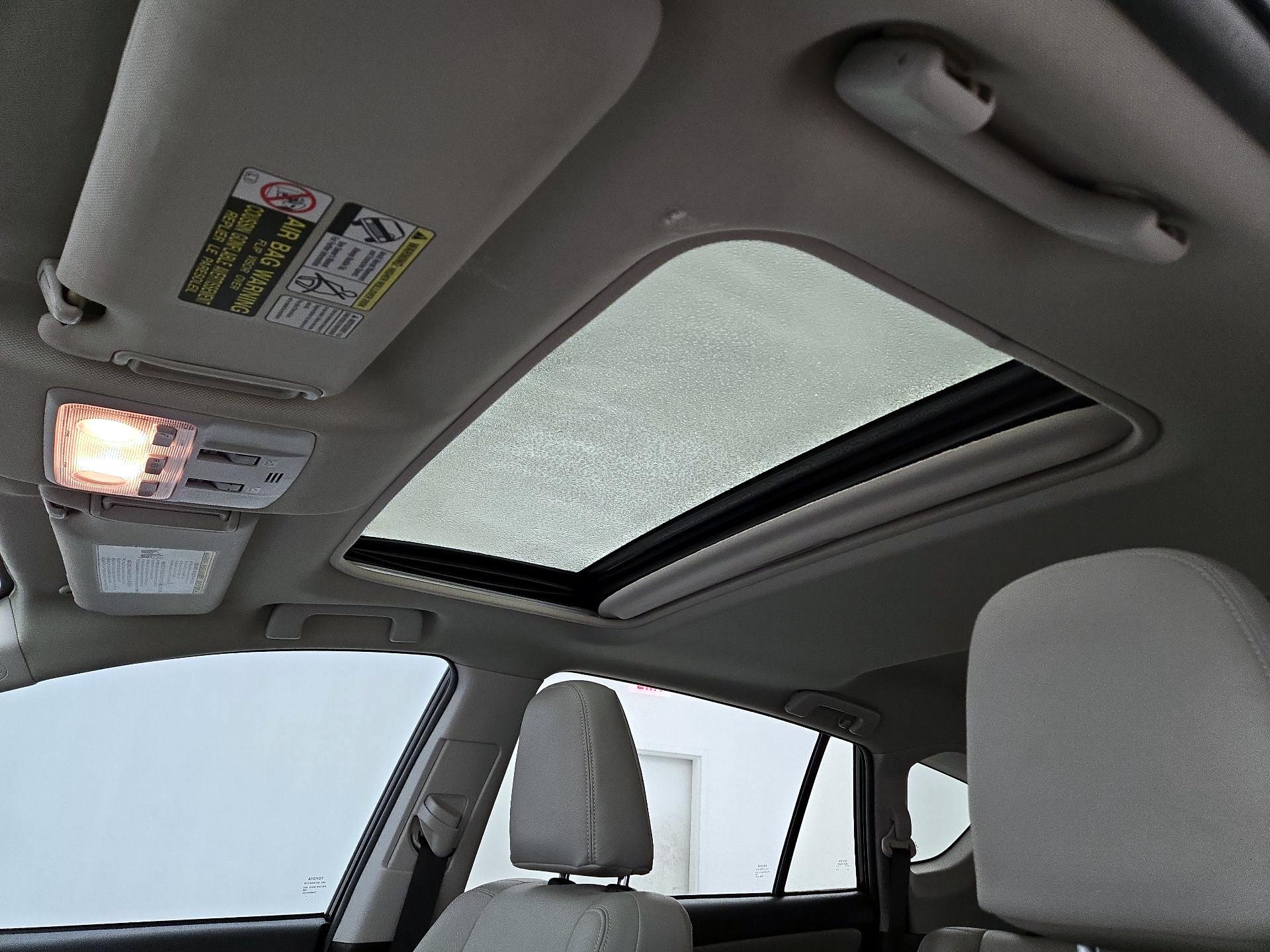 Thumbnail: 2015 Toyota RAV4 - 20