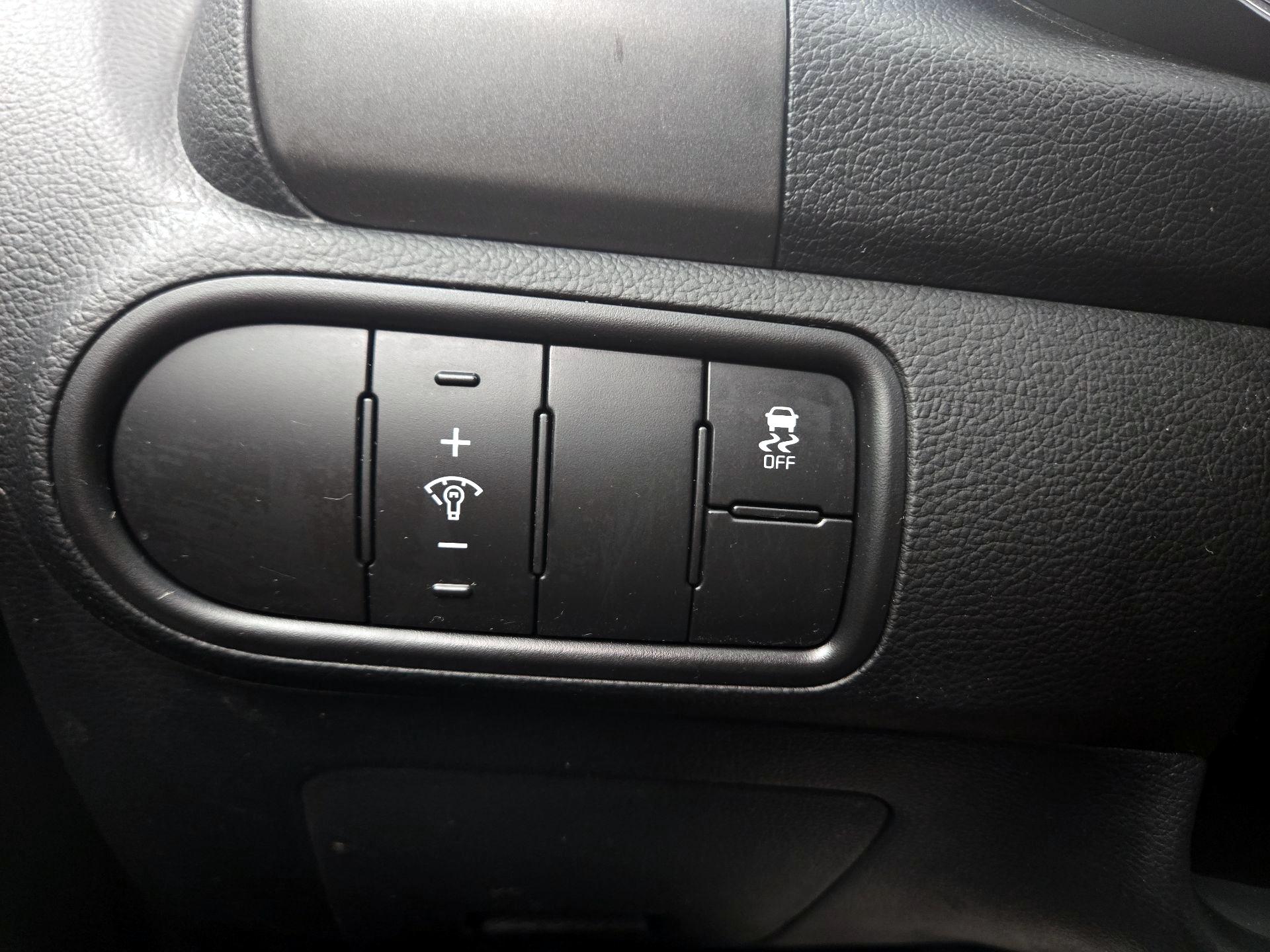 Thumbnail: 2018 Kia Forte - 13