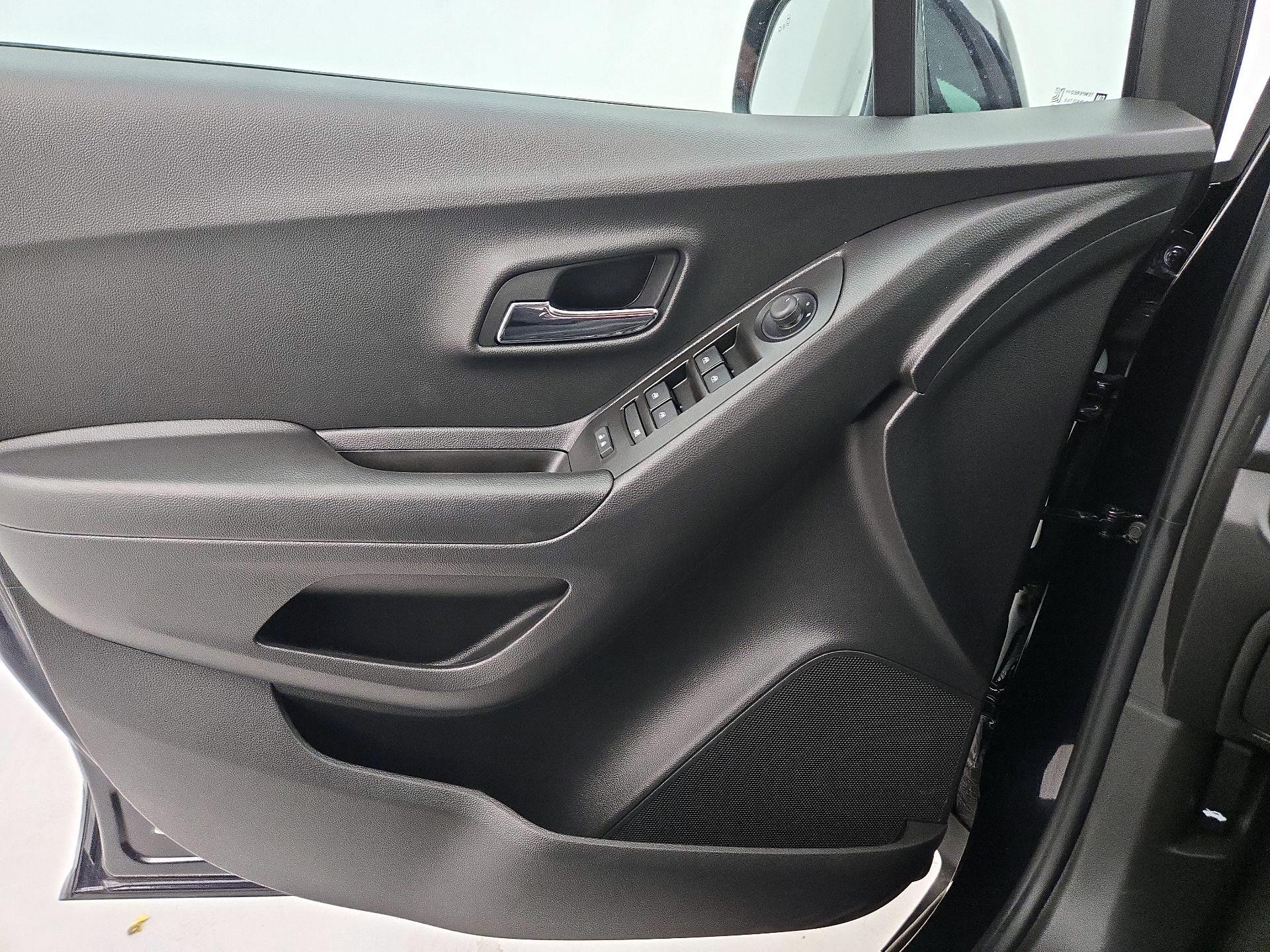 Thumbnail: 2022 Chevrolet Trax - 12