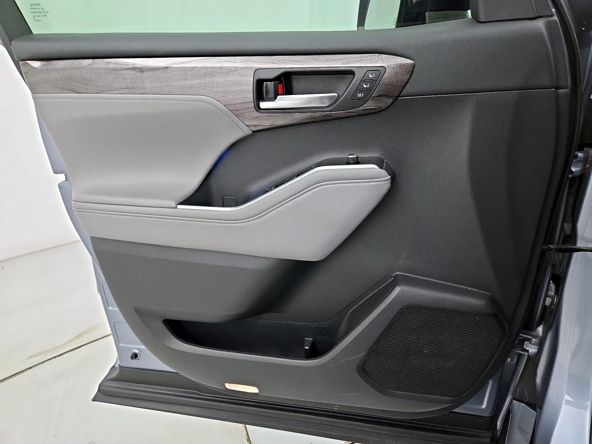 Thumbnail: 2021 Toyota Highlander - 12