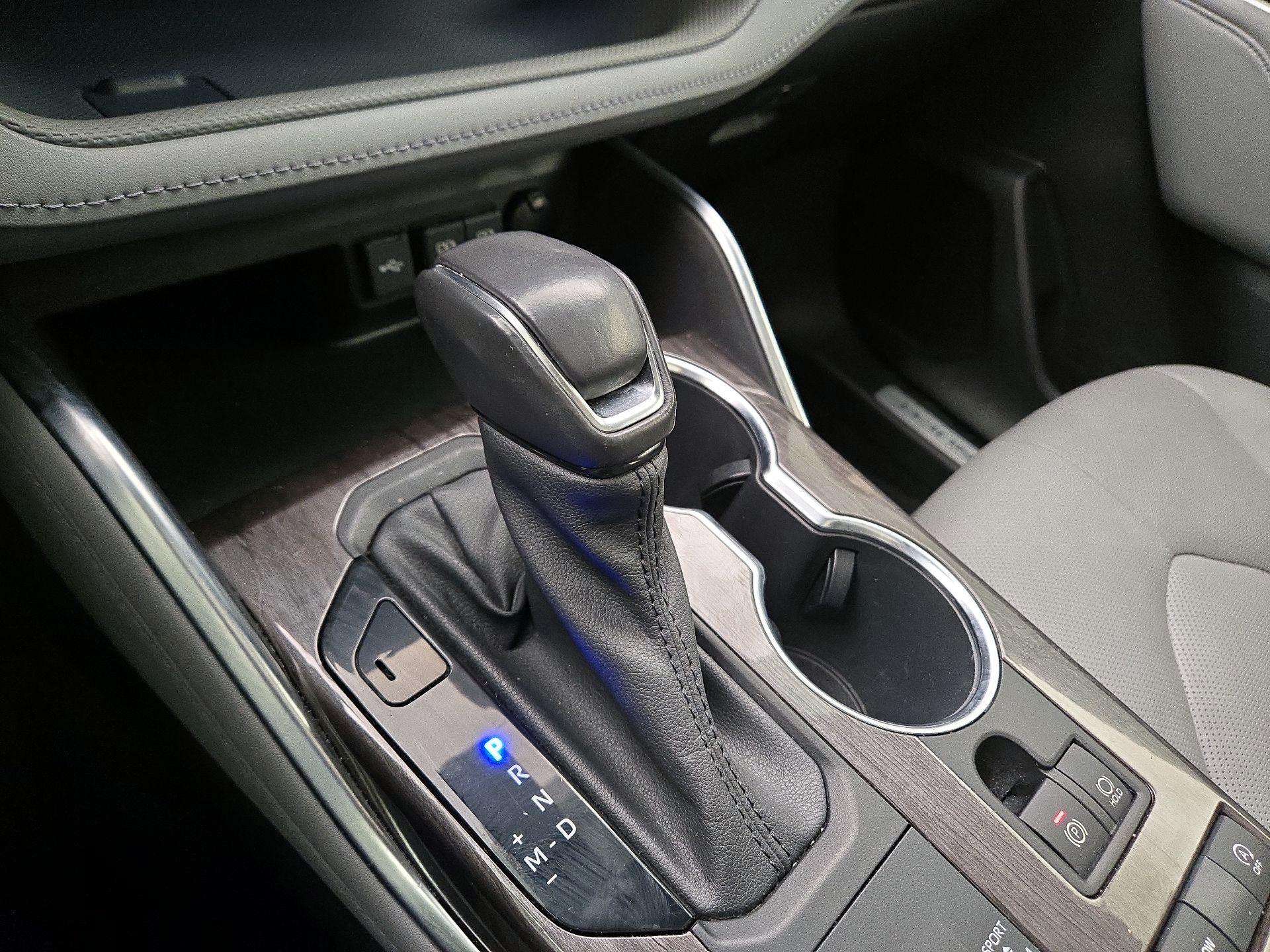 Thumbnail: 2021 Toyota Highlander - 17