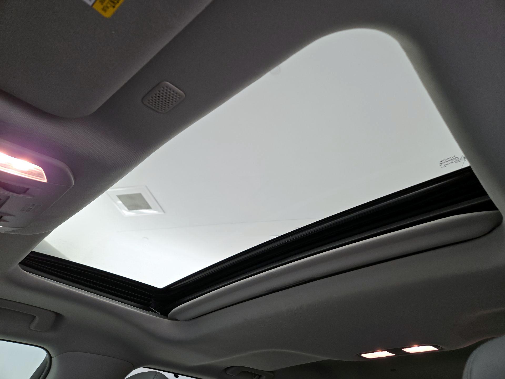 Thumbnail: 2021 Toyota Highlander - 19