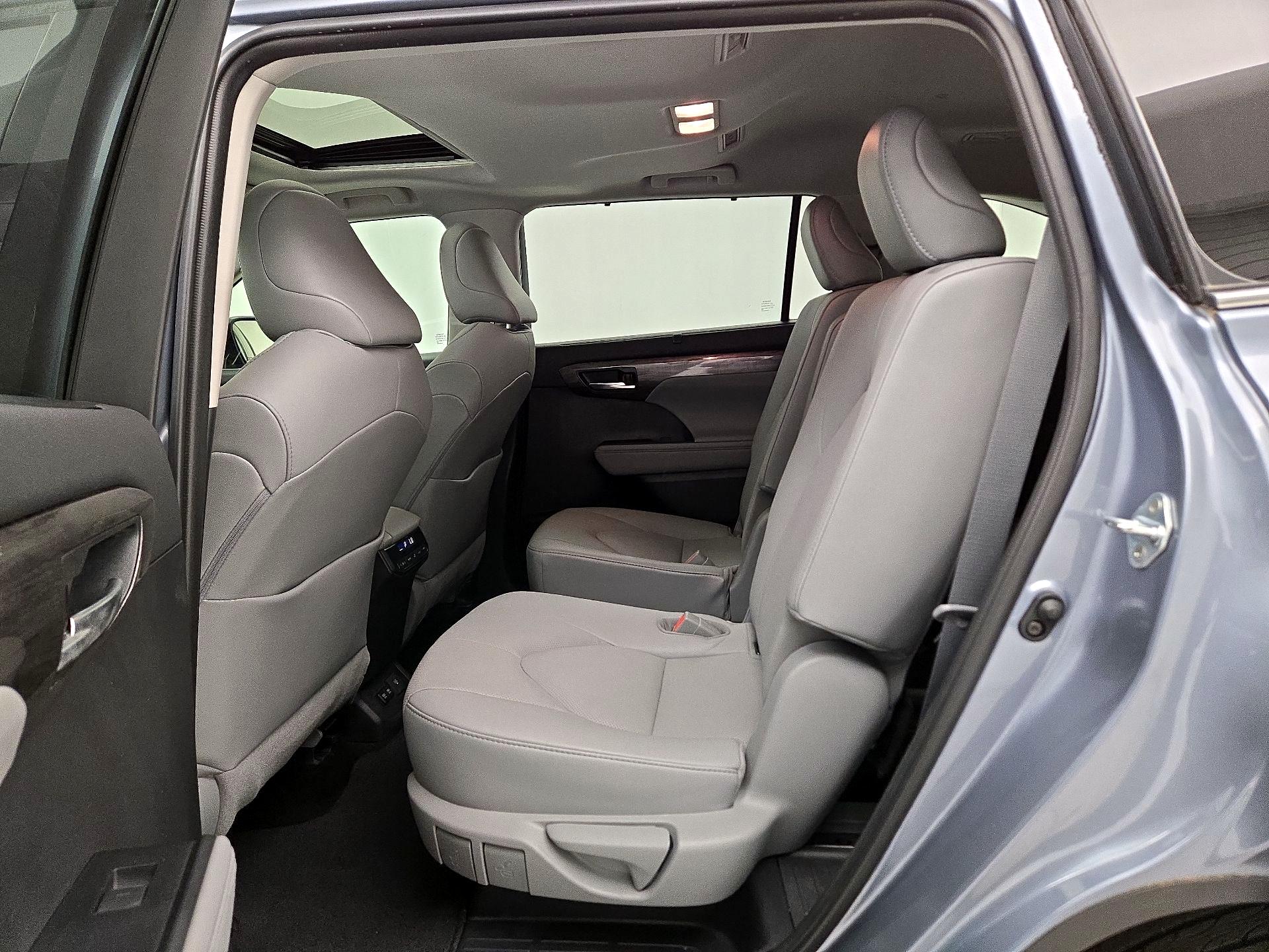 Thumbnail: 2021 Toyota Highlander - 20