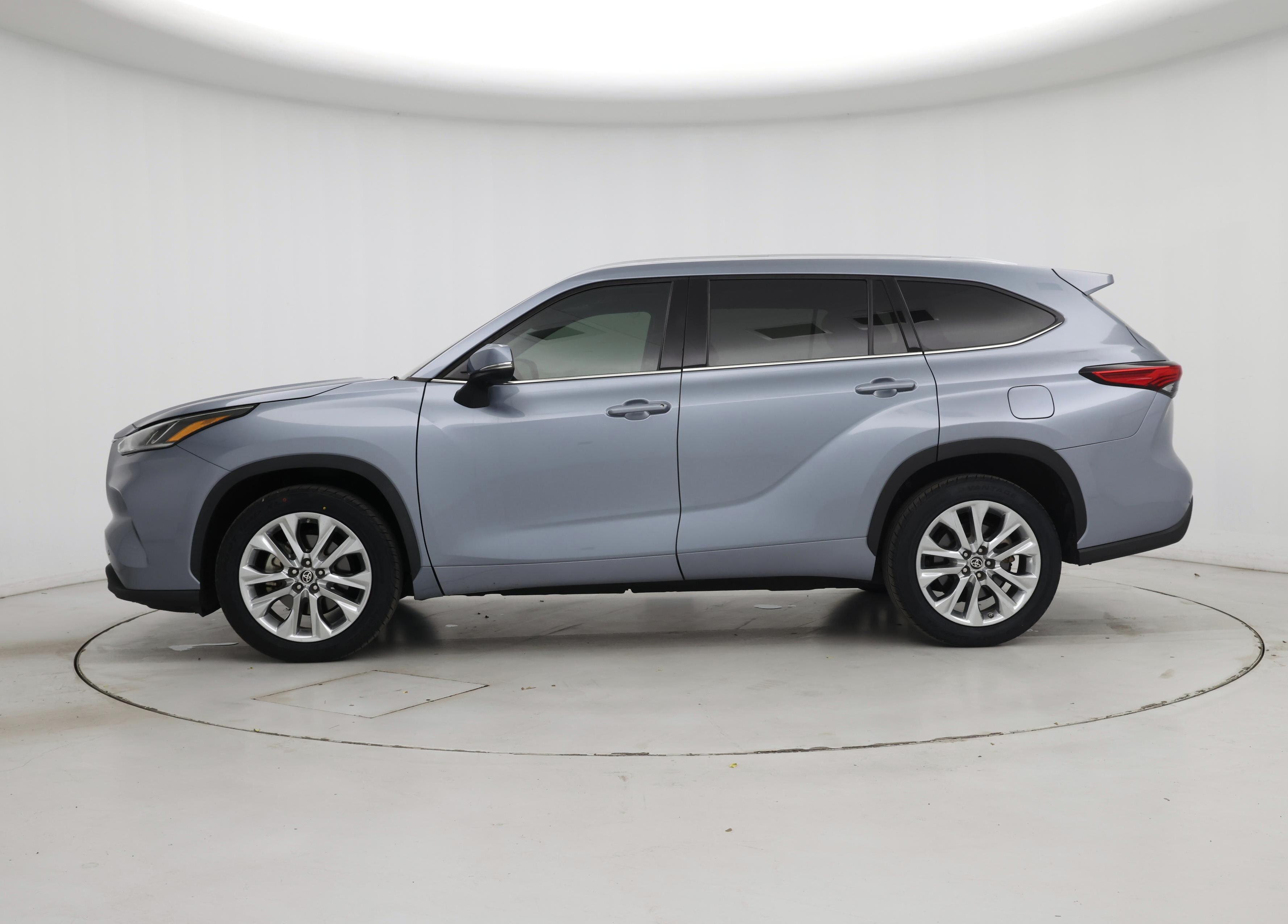 Thumbnail: 2021 Toyota Highlander - 3