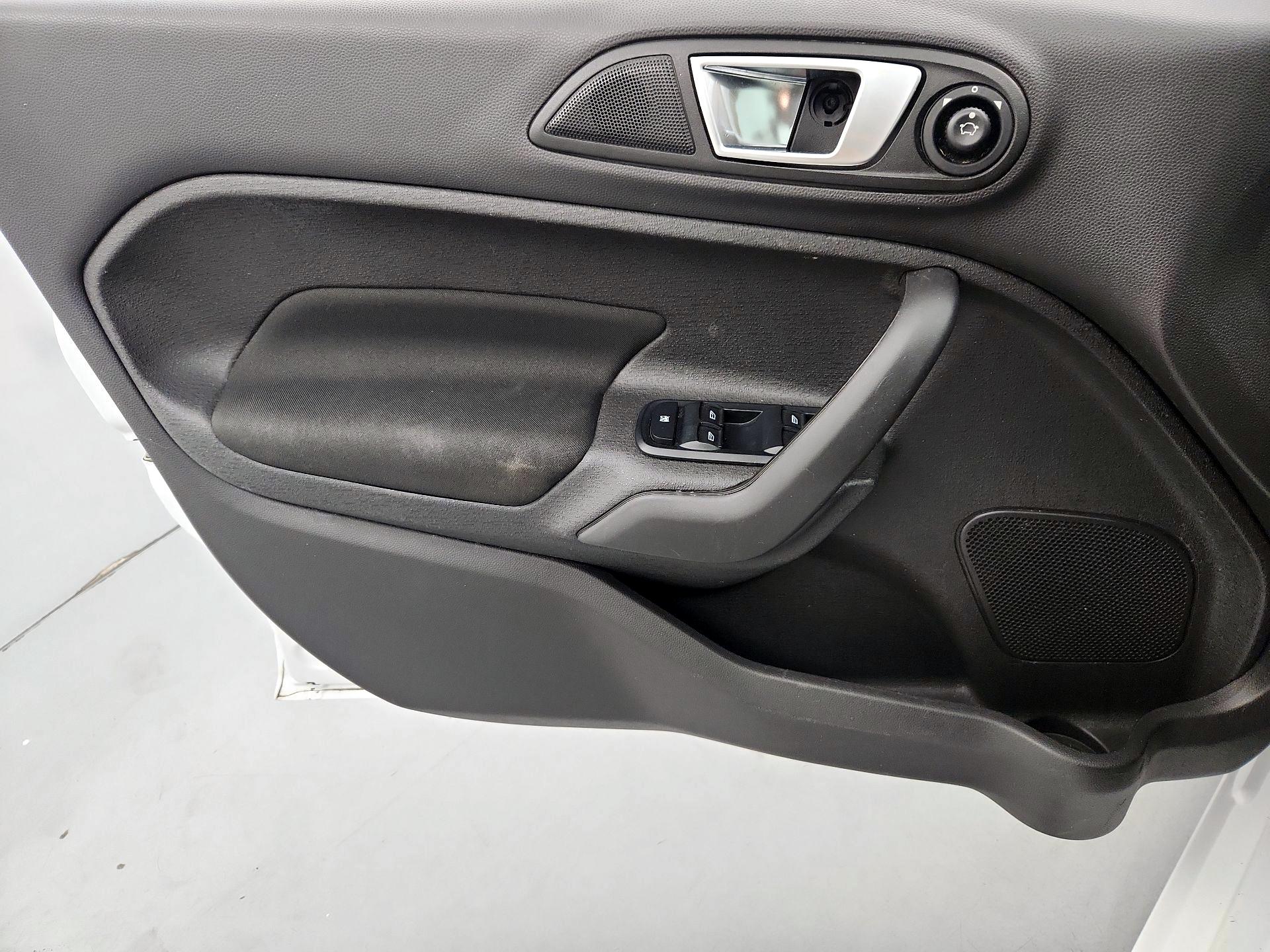 Thumbnail: 2015 Ford Fiesta - 12