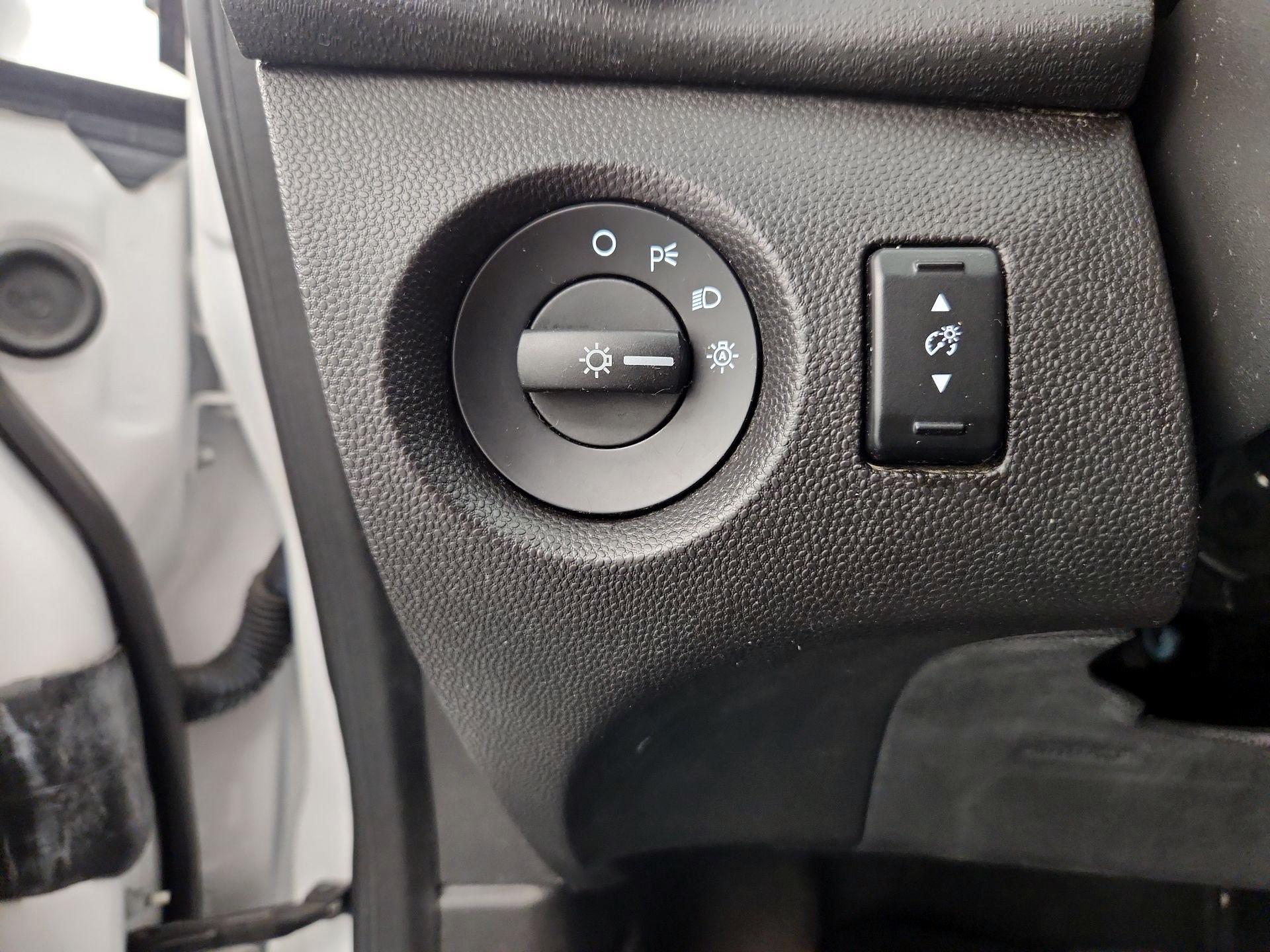 Thumbnail: 2015 Ford Fiesta - 13