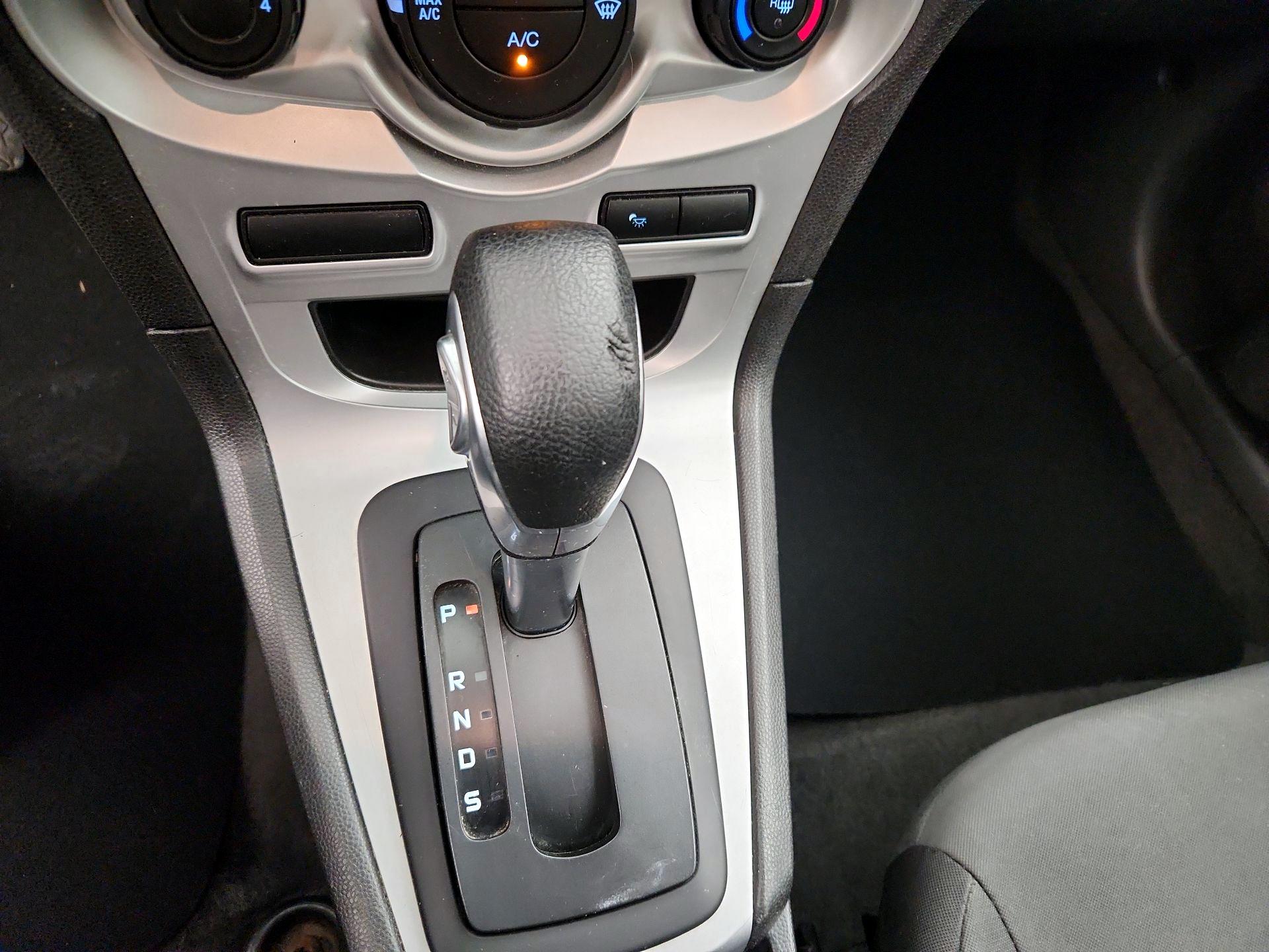 Thumbnail: 2015 Ford Fiesta - 16