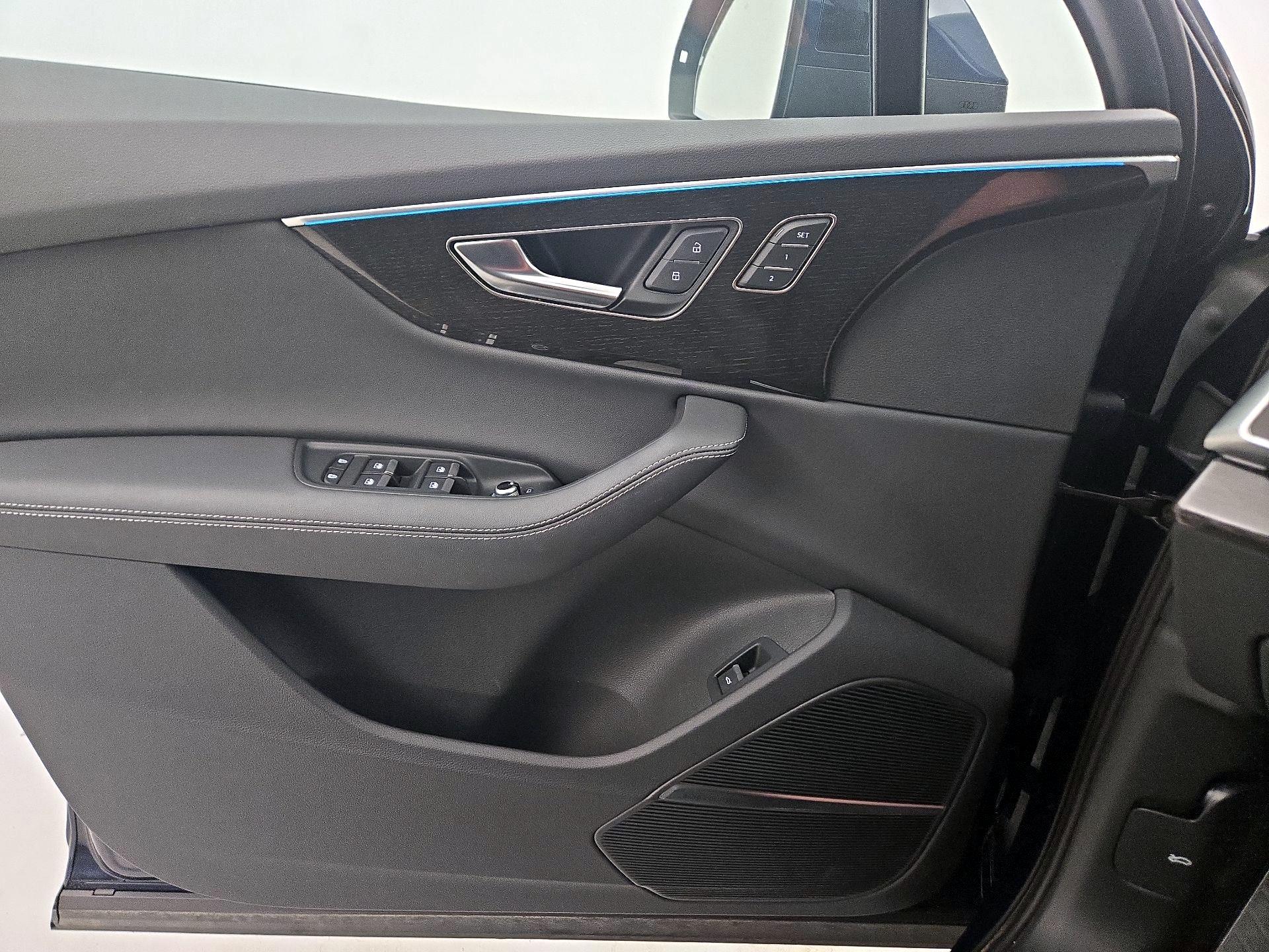 Thumbnail: 2025 Audi Q7 - 12