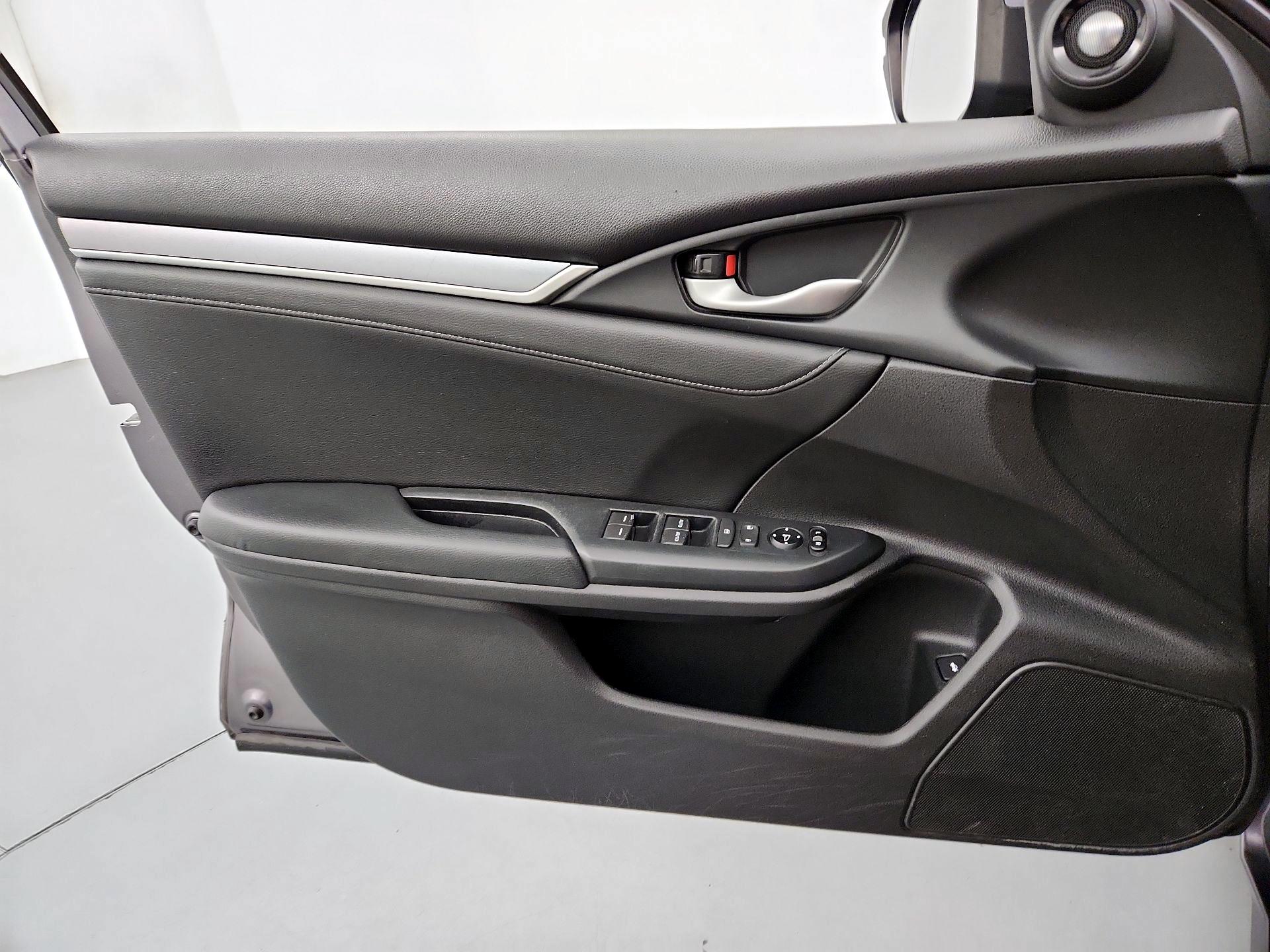 Thumbnail: 2016 Honda Civic - 12
