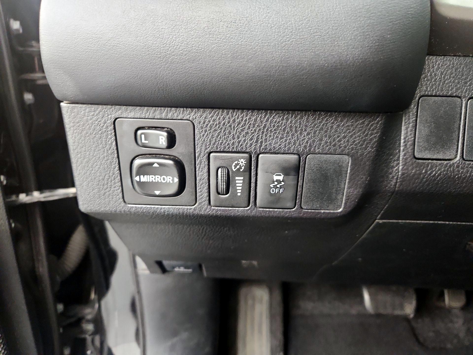Thumbnail: 2015 Toyota RAV4 - 13
