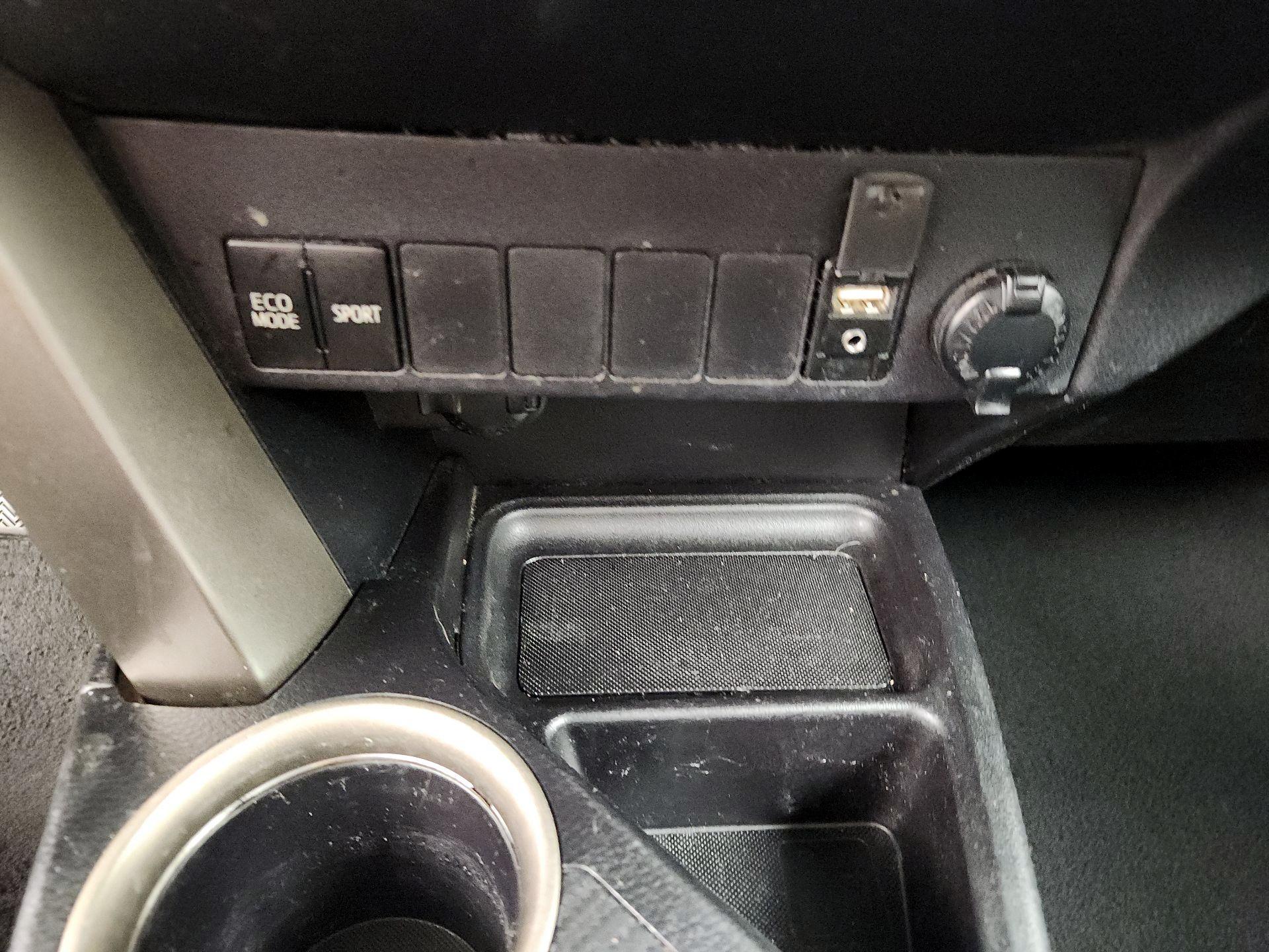 Thumbnail: 2015 Toyota RAV4 - 18