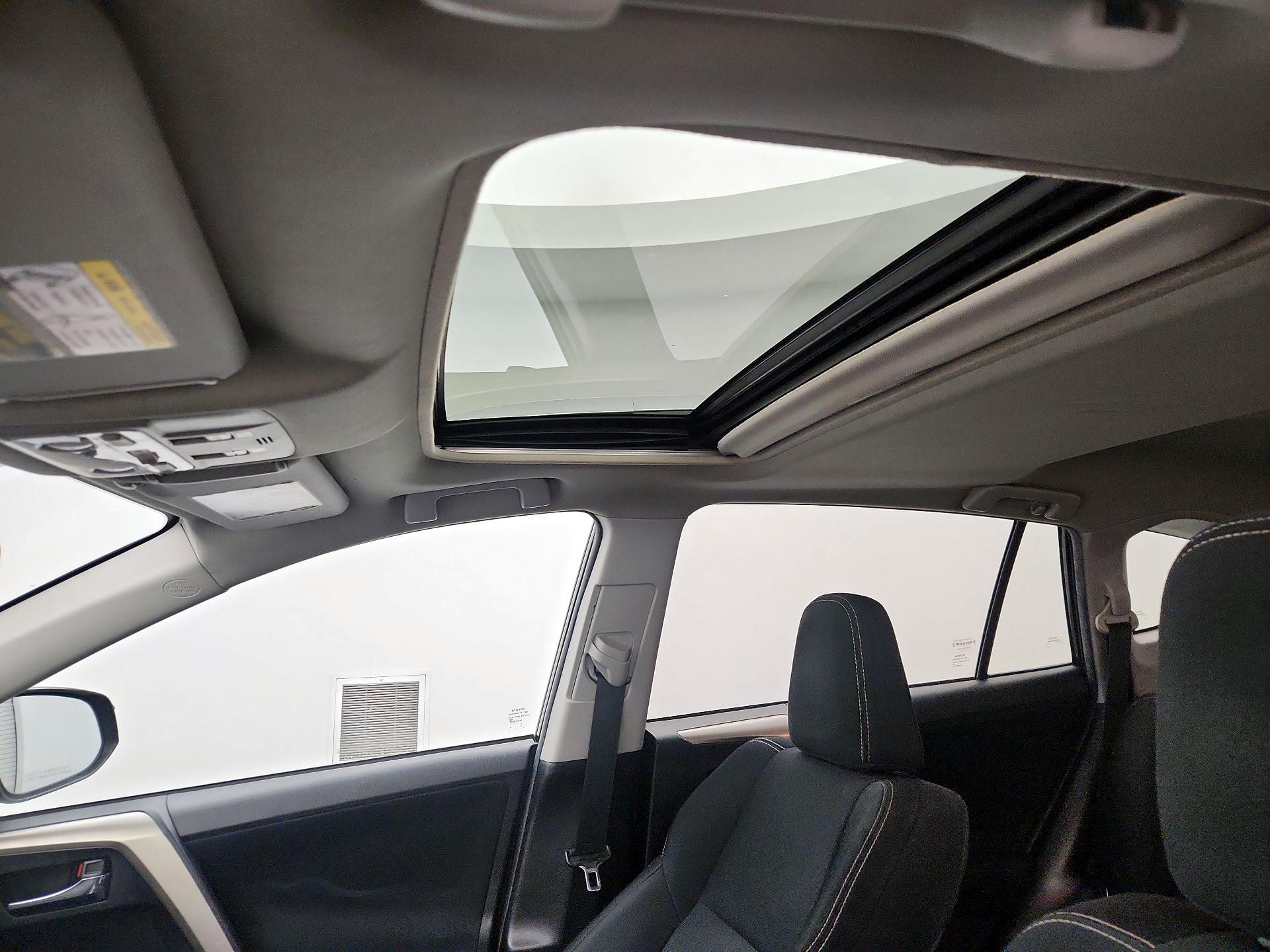 Thumbnail: 2015 Toyota RAV4 - 19