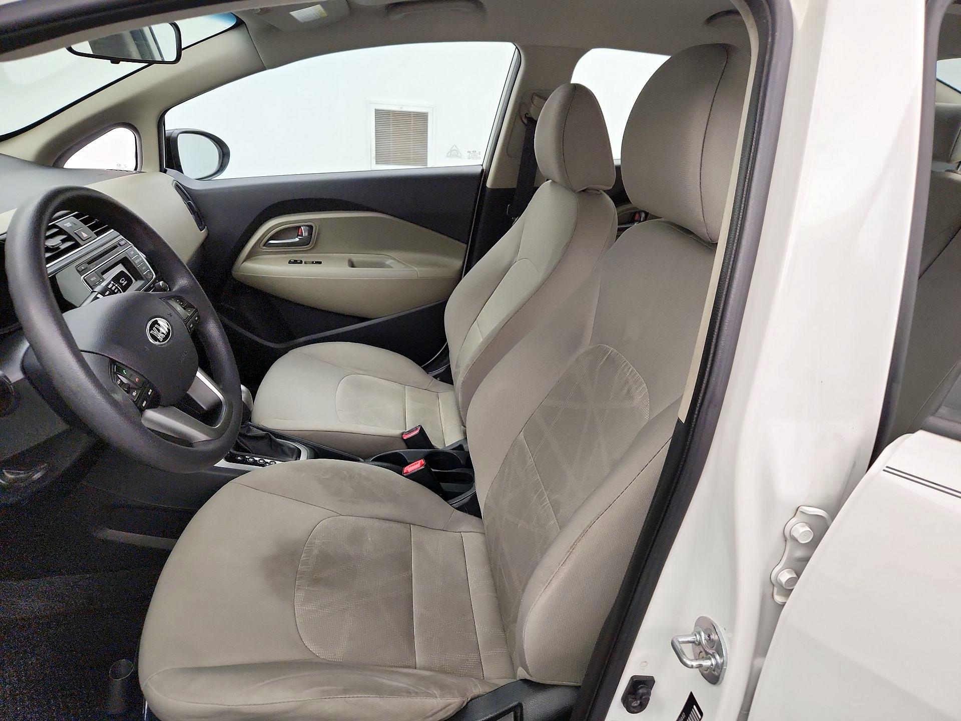 Thumbnail: 2017 Kia Rio - 11