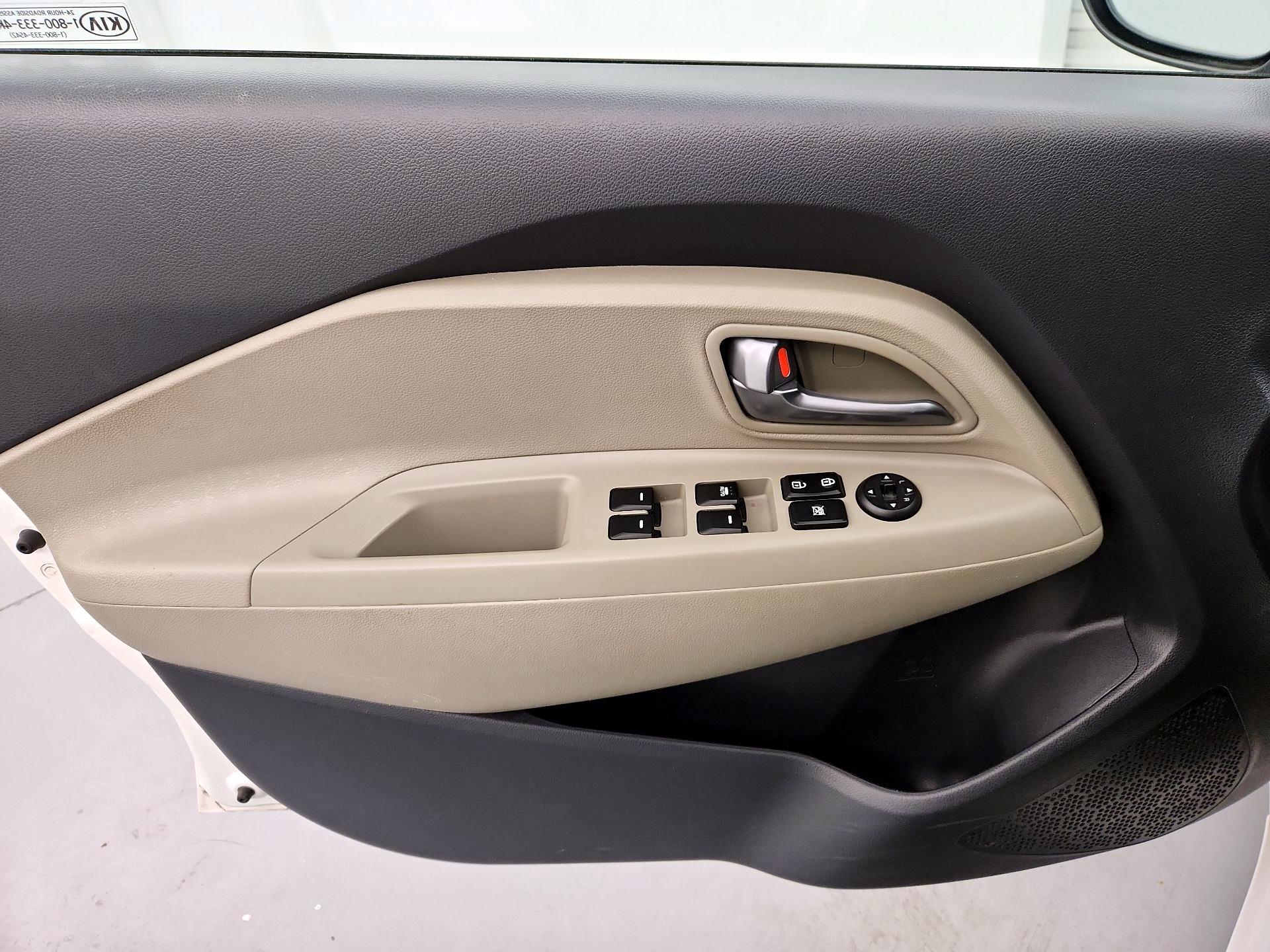 Thumbnail: 2017 Kia Rio - 12