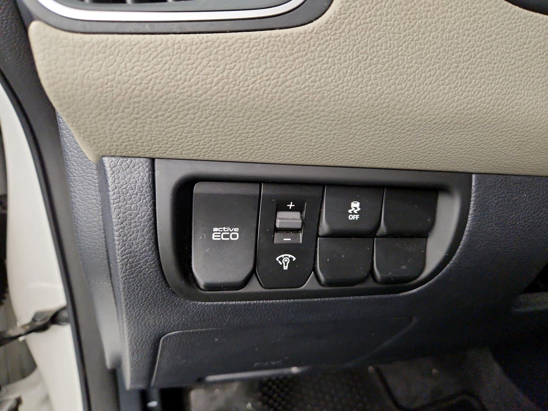 Thumbnail: 2017 Kia Rio - 13