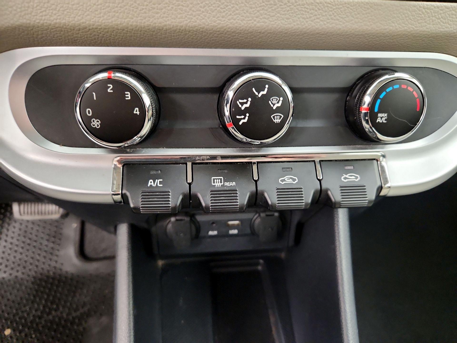 Thumbnail: 2017 Kia Rio - 15