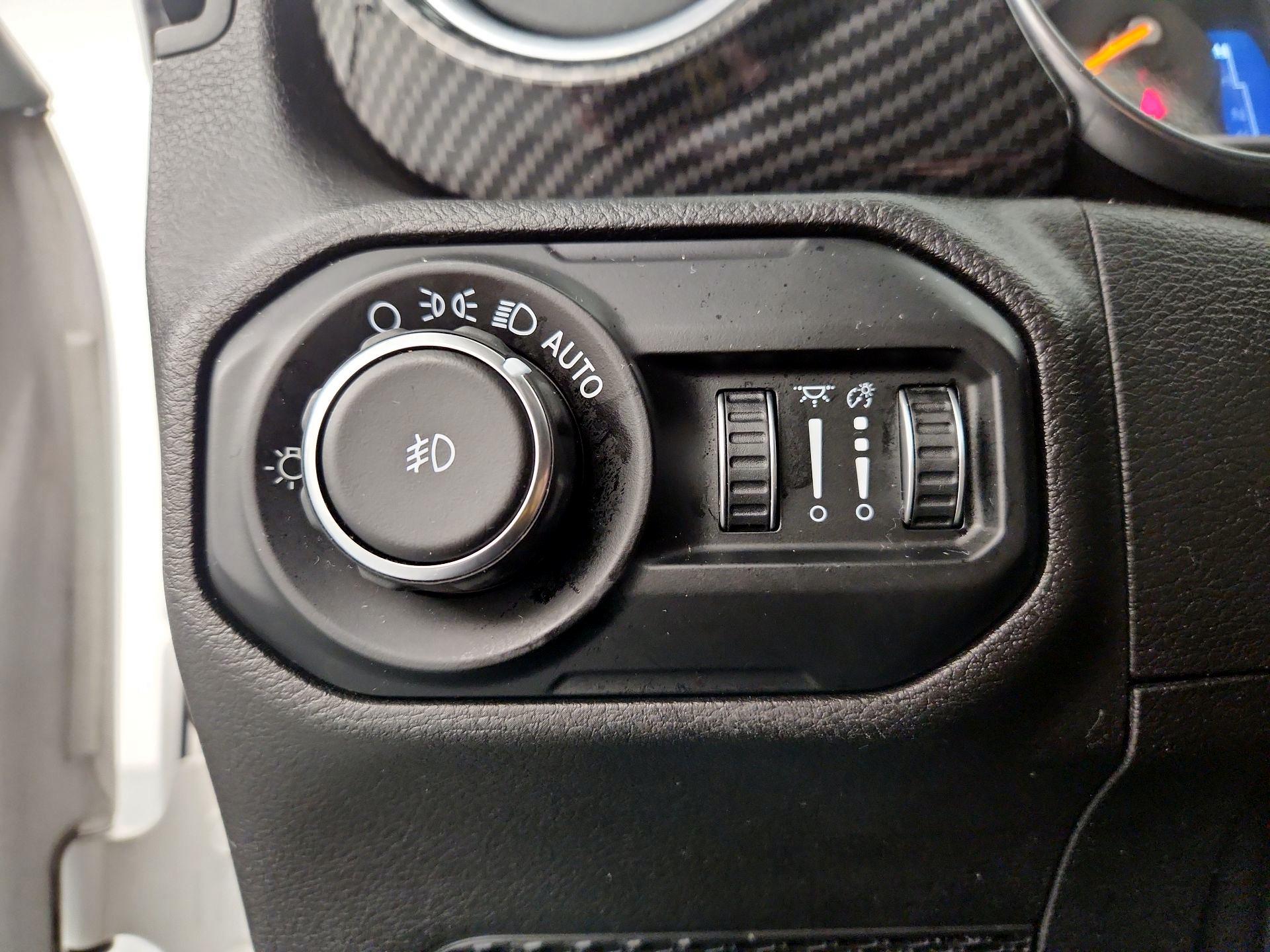 Thumbnail: 2019 Jeep Wrangler - 13