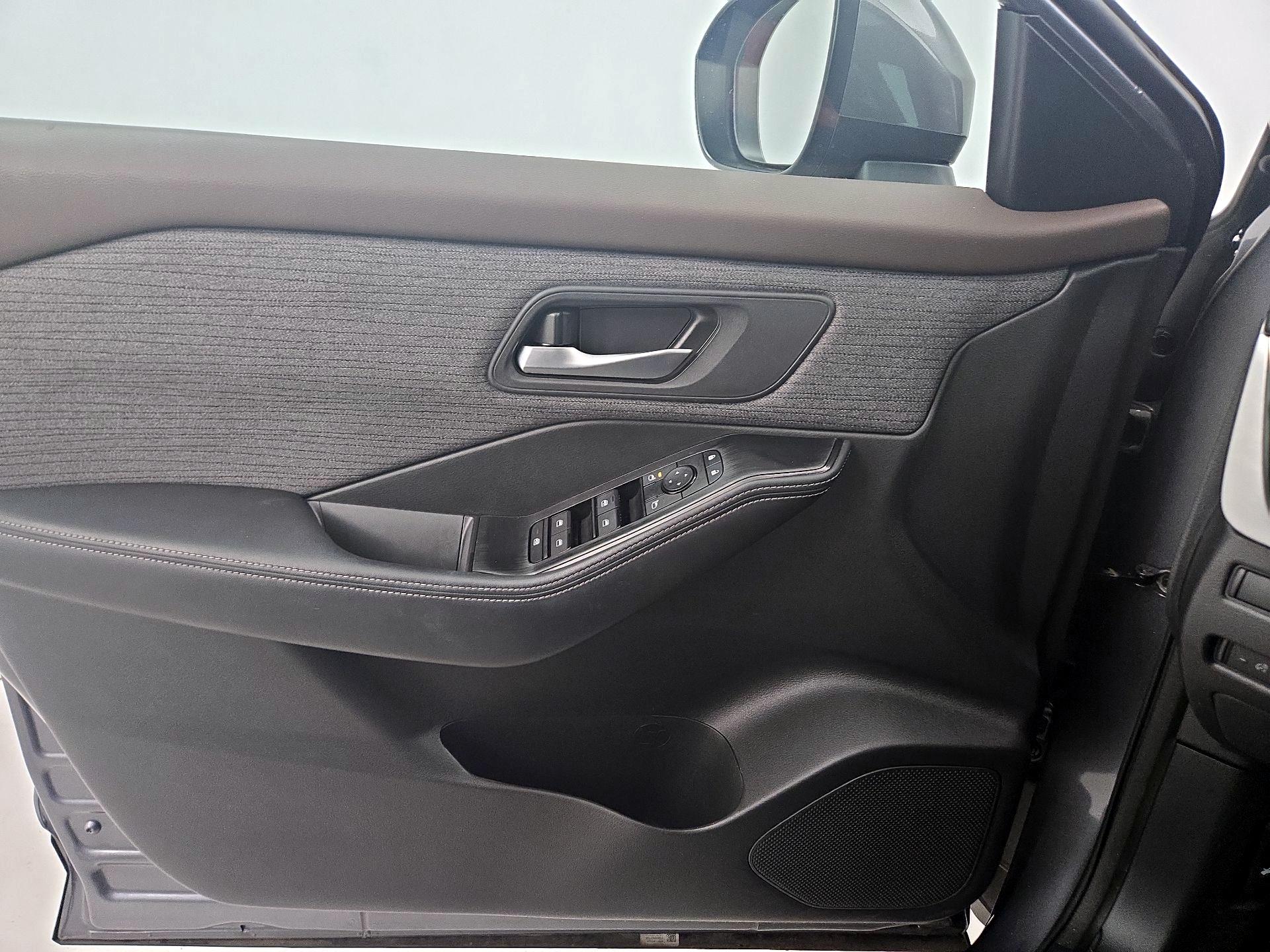 Thumbnail: 2023 Nissan Rogue - 12