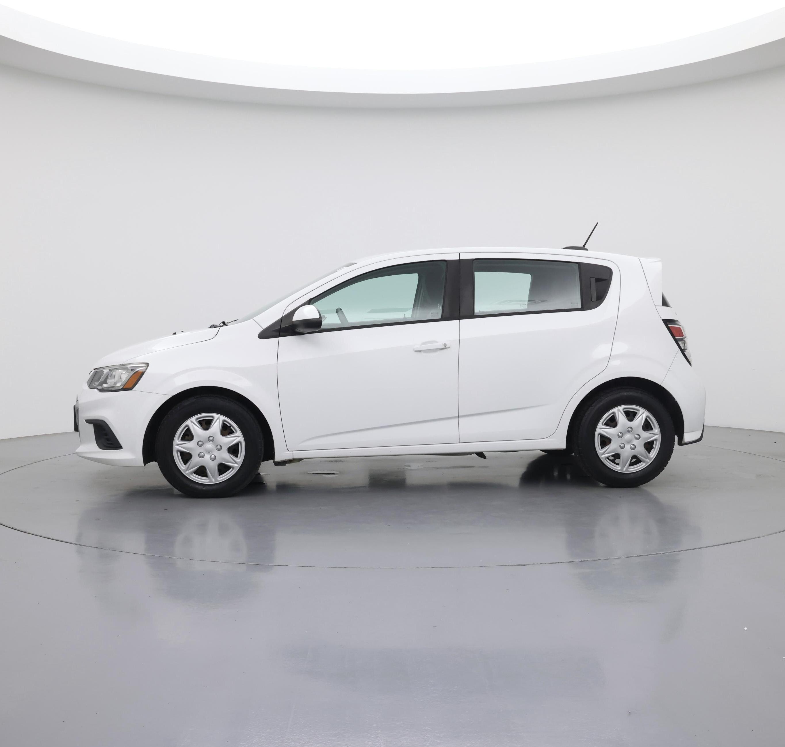 Thumbnail: 2017 Chevrolet Sonic - 3
