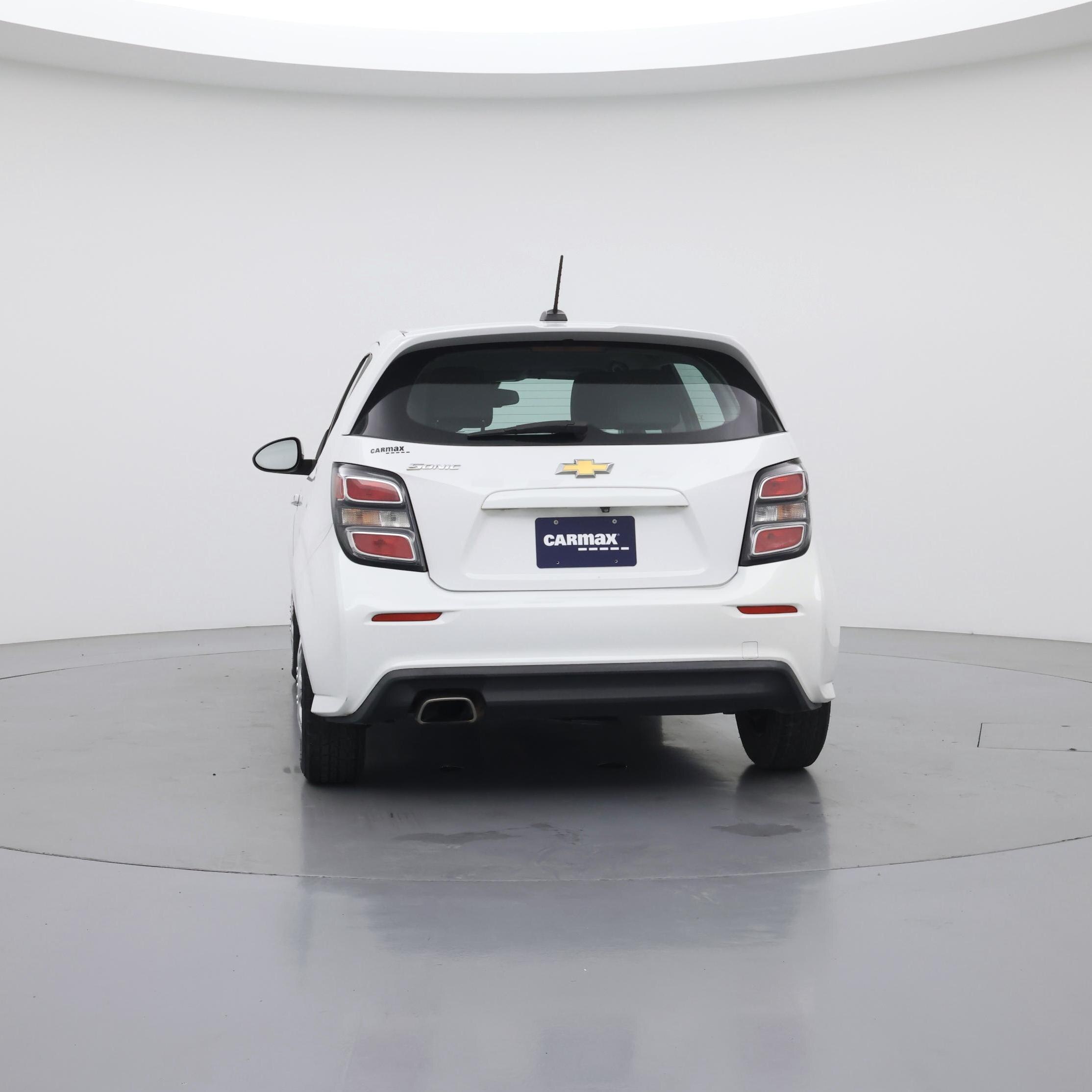 Thumbnail: 2017 Chevrolet Sonic - 6